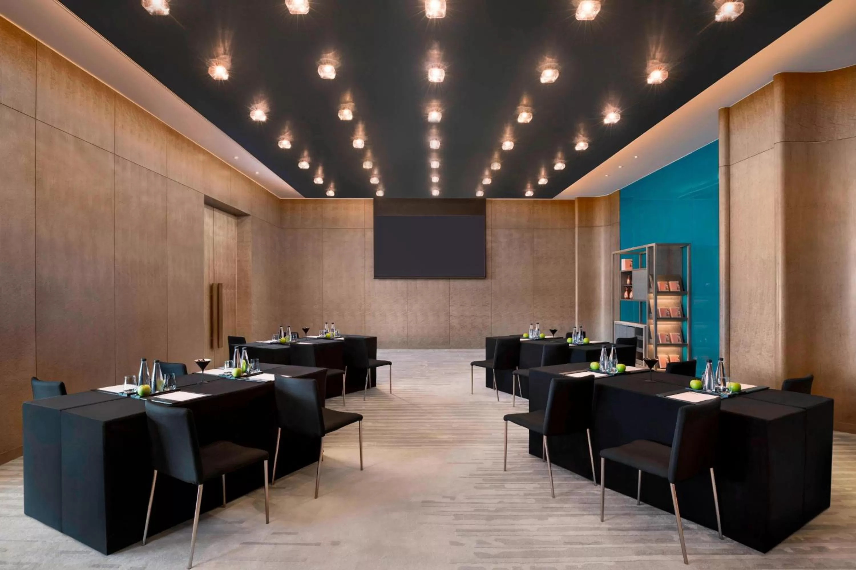 Meeting/conference room in W XIAN Hotel