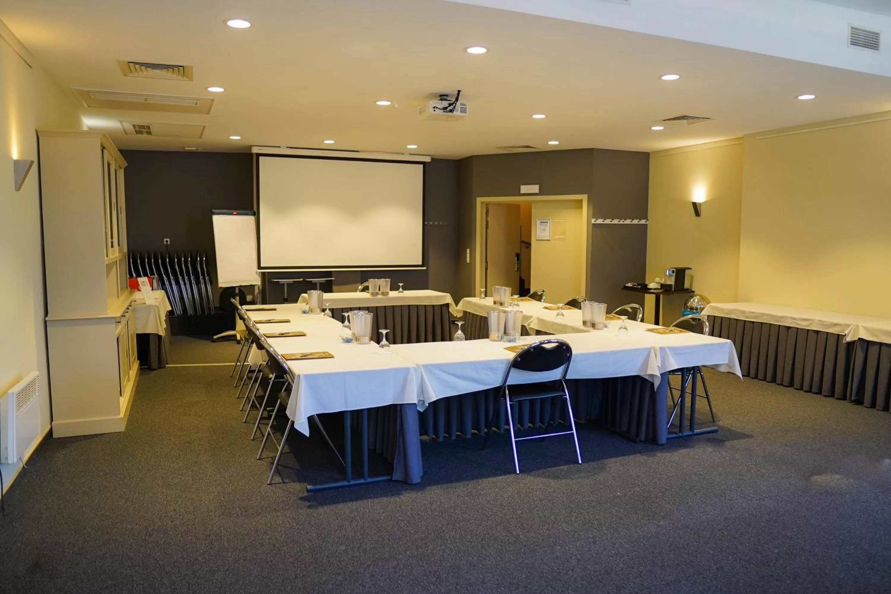 Meeting/conference room in Ghent River Hotel