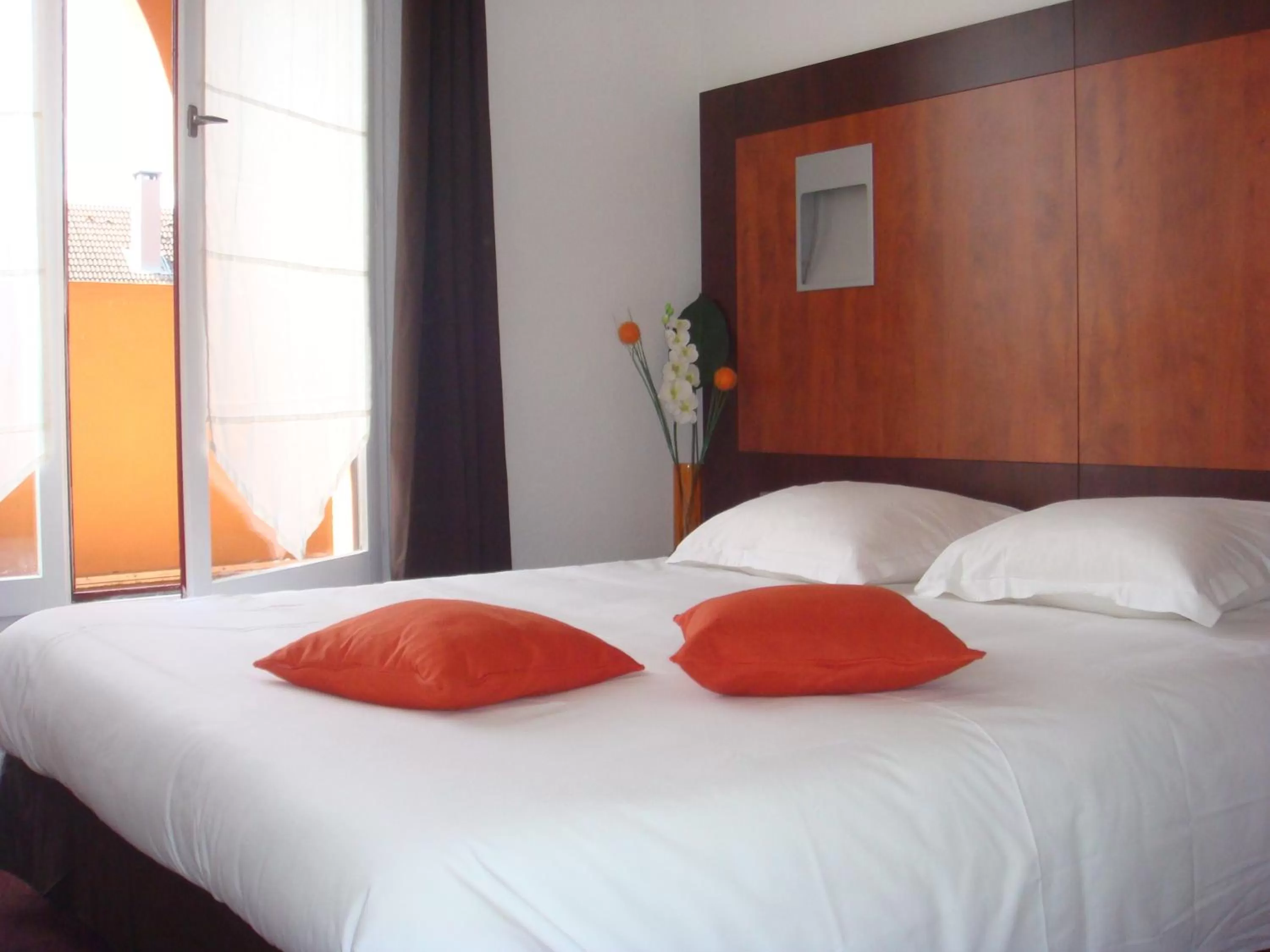 Bedroom, Bed in Geneva Residence