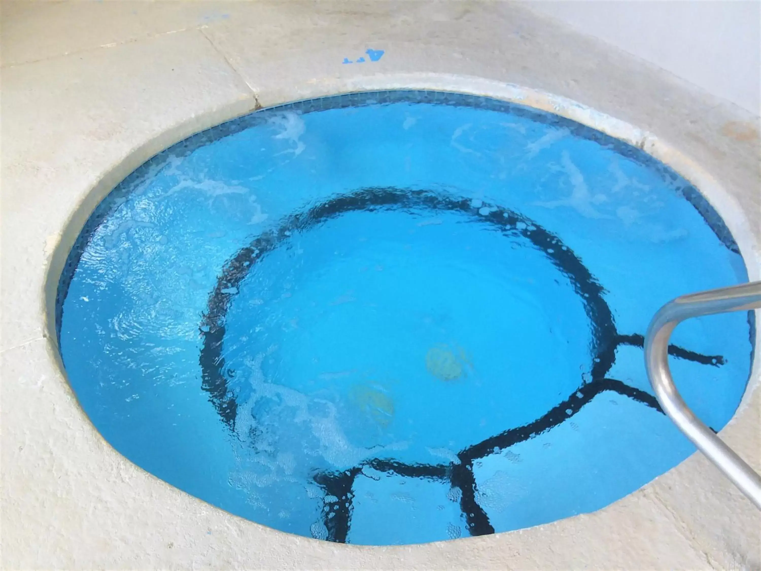 Hot Tub, Swimming Pool in High Sierra Condominiums