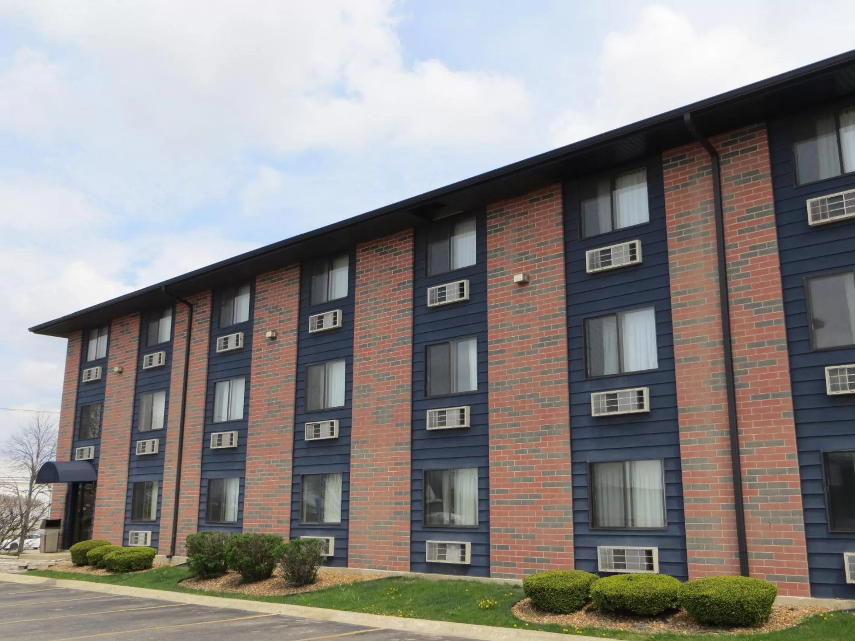 Property building in Motel 6-Elk Grove Village, IL - O'Hare