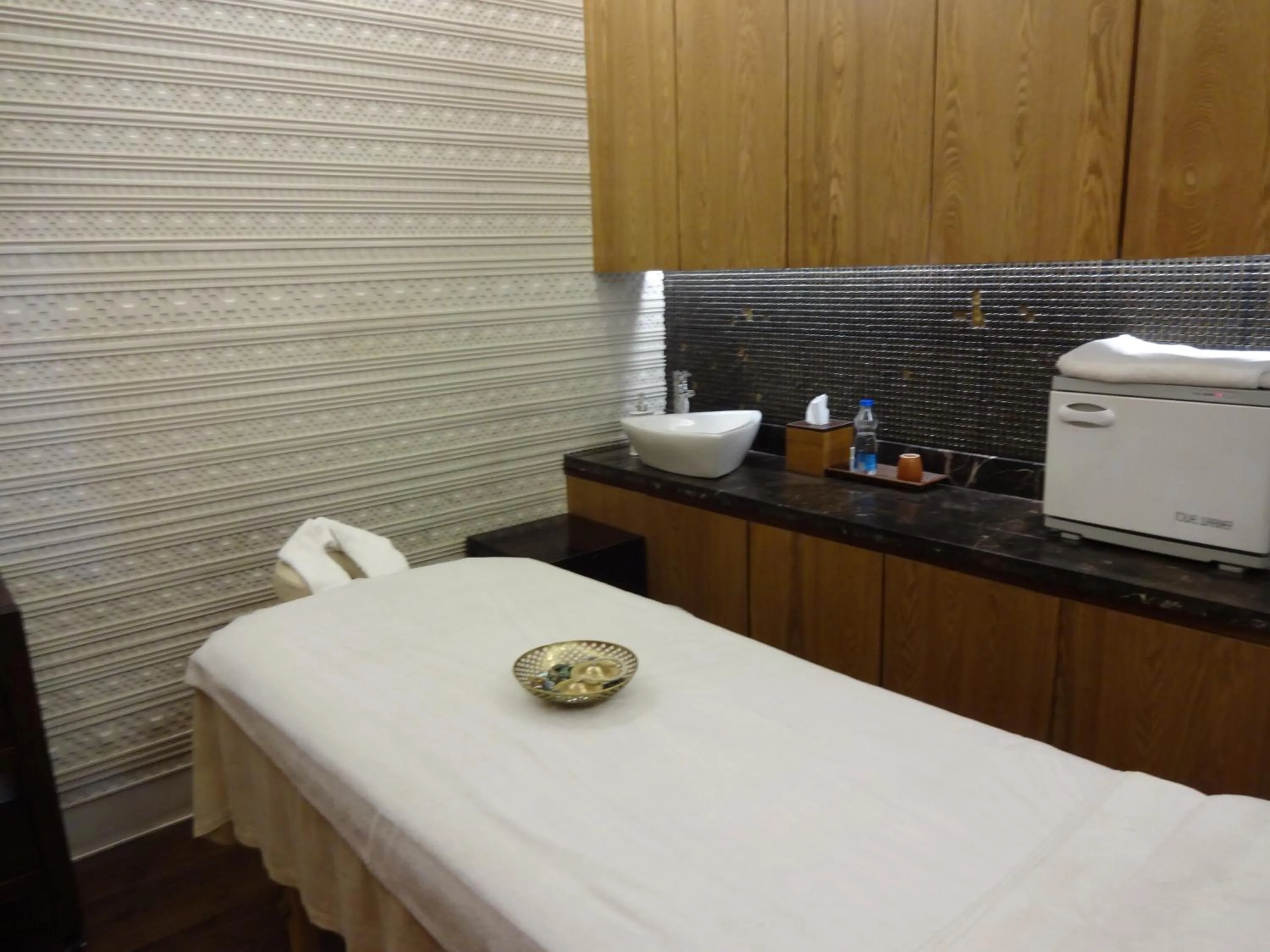 Spa and wellness centre/facilities in The Claridges Nabha Residence