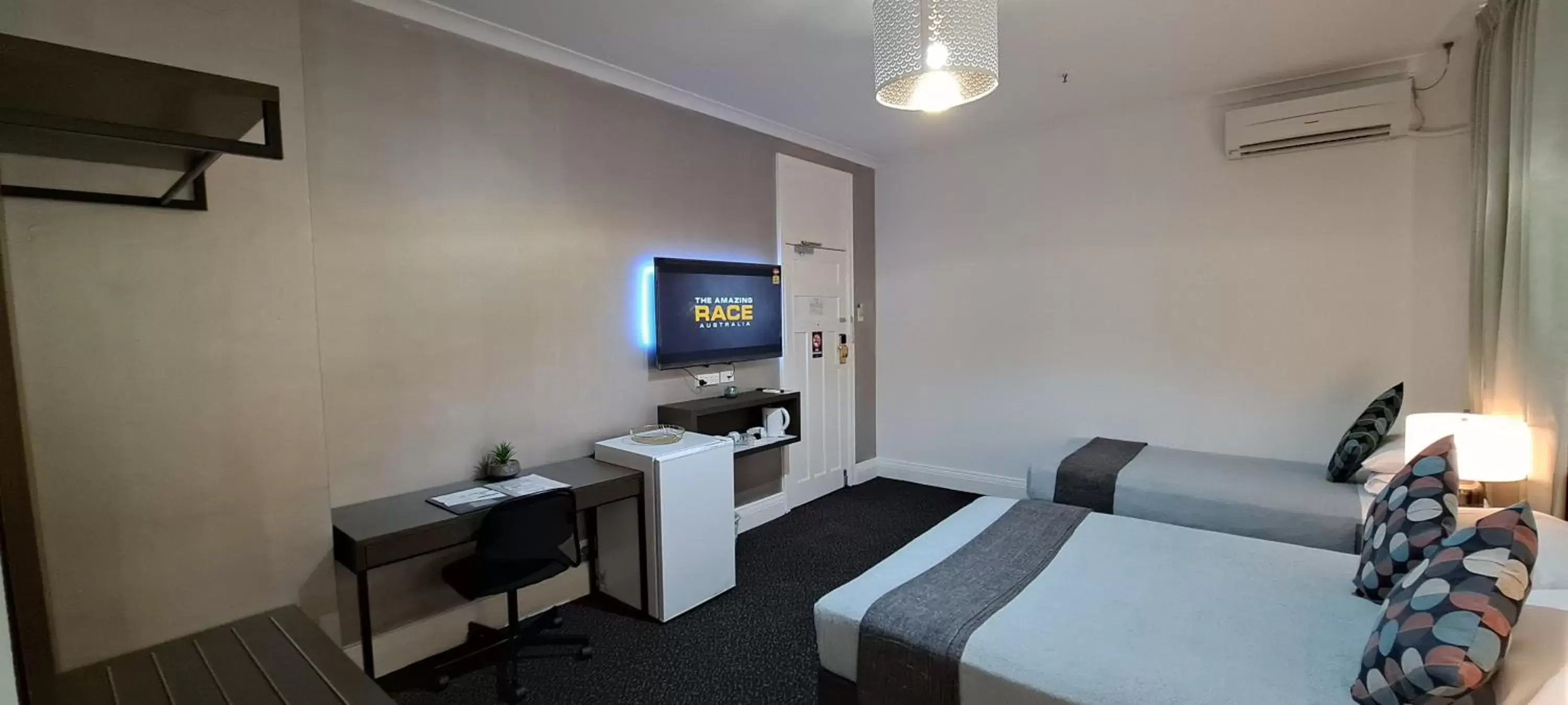 Bedroom, TV/Entertainment Center in Criterion Hotel Perth