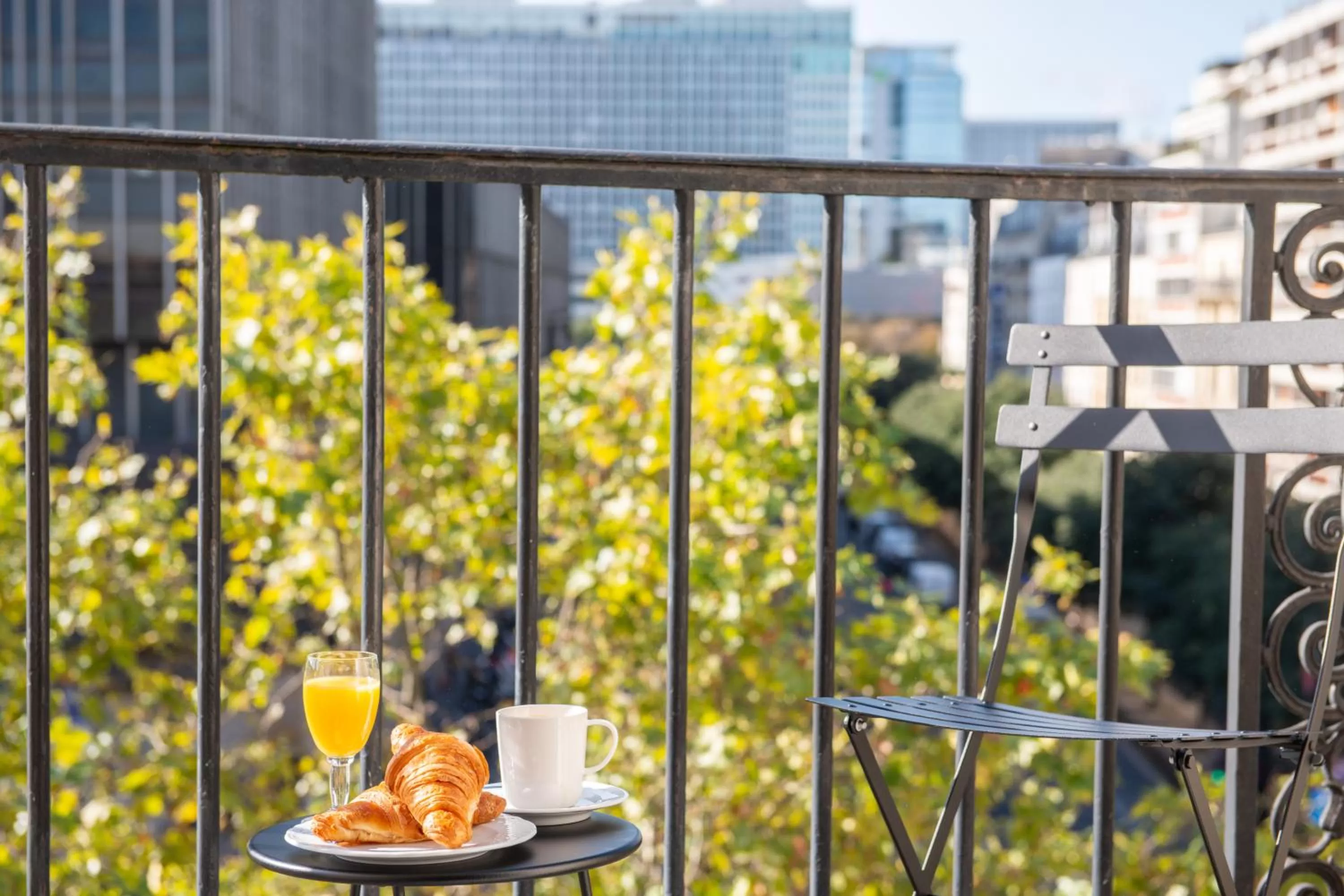 Balcony/Terrace in Hôtel Edouard 6 by Malone
