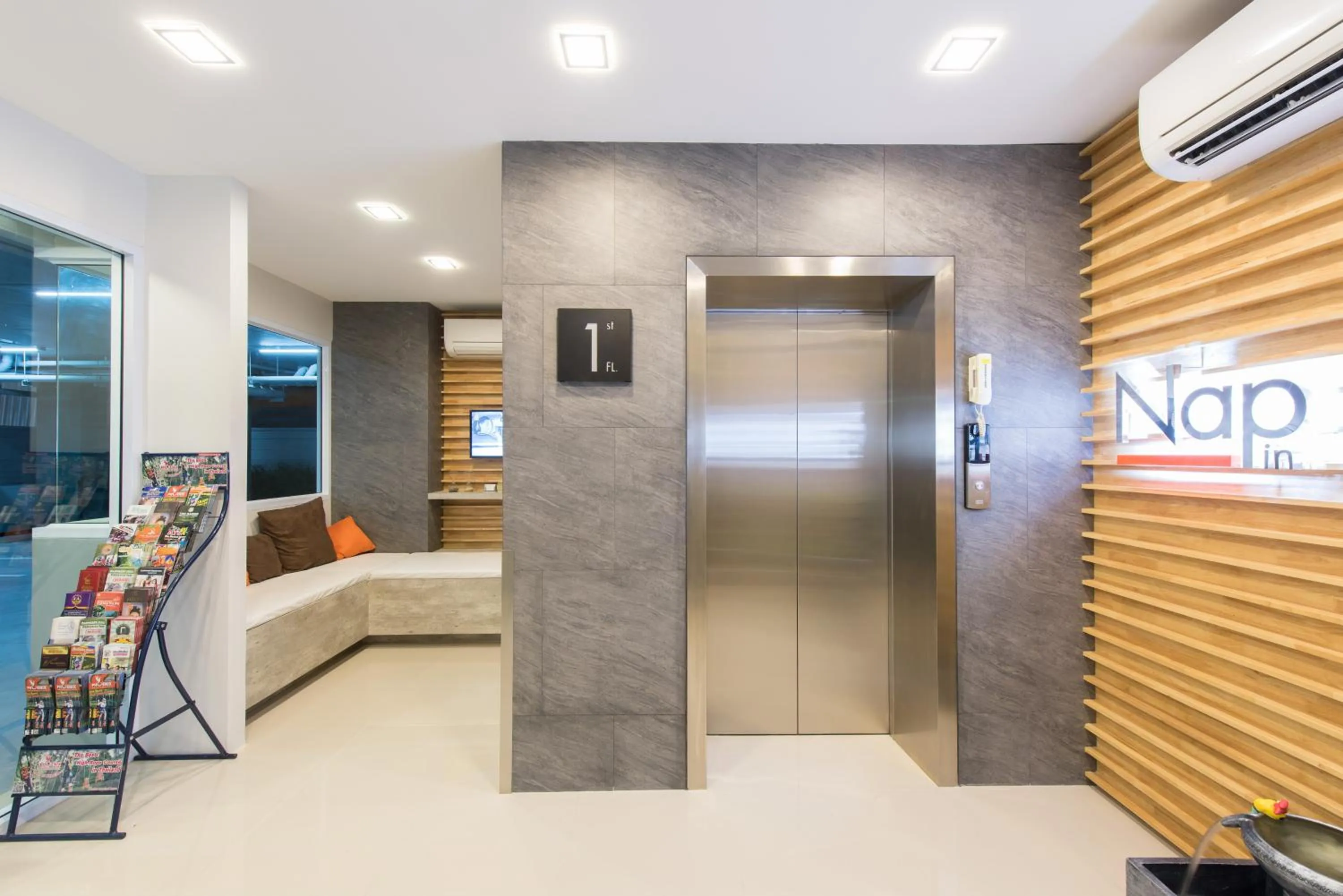 Lobby or reception, Bed in Nap In Fest