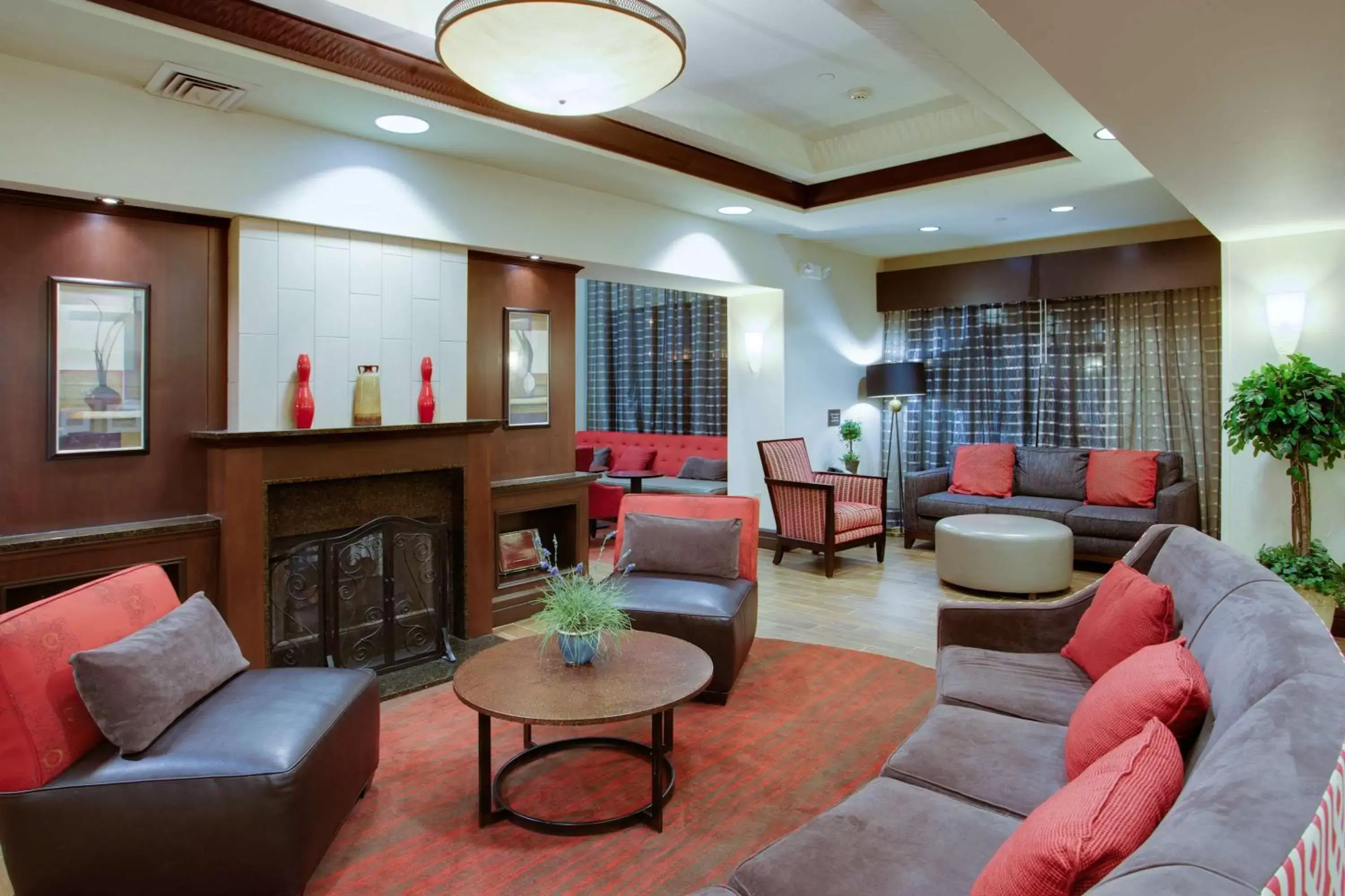 Lobby or reception, Lounge/Bar in Hampton Inn by Hilton Garden City Long Island