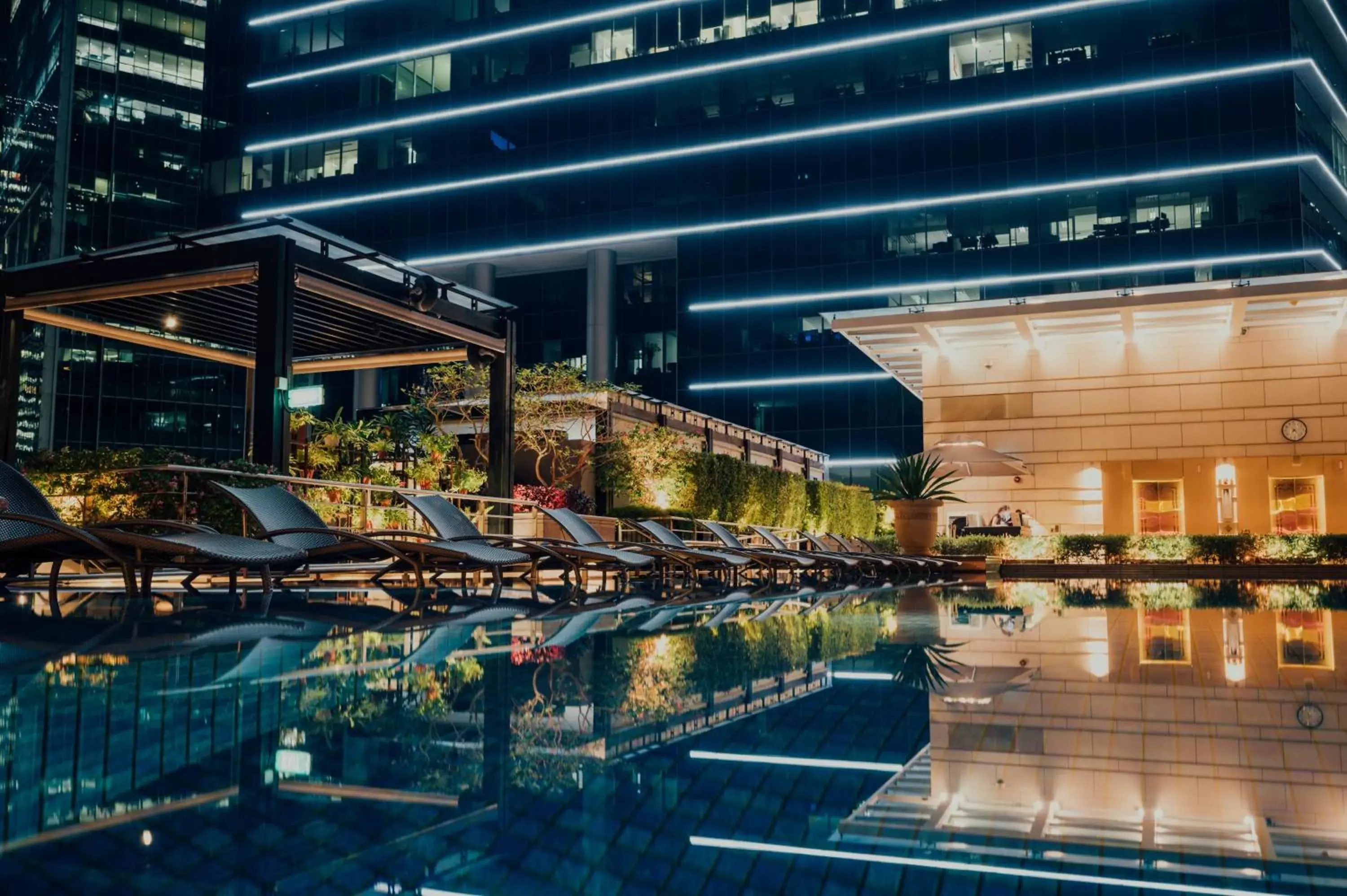 View (from property/room), Swimming Pool in The Fullerton Bay Hotel Singapore