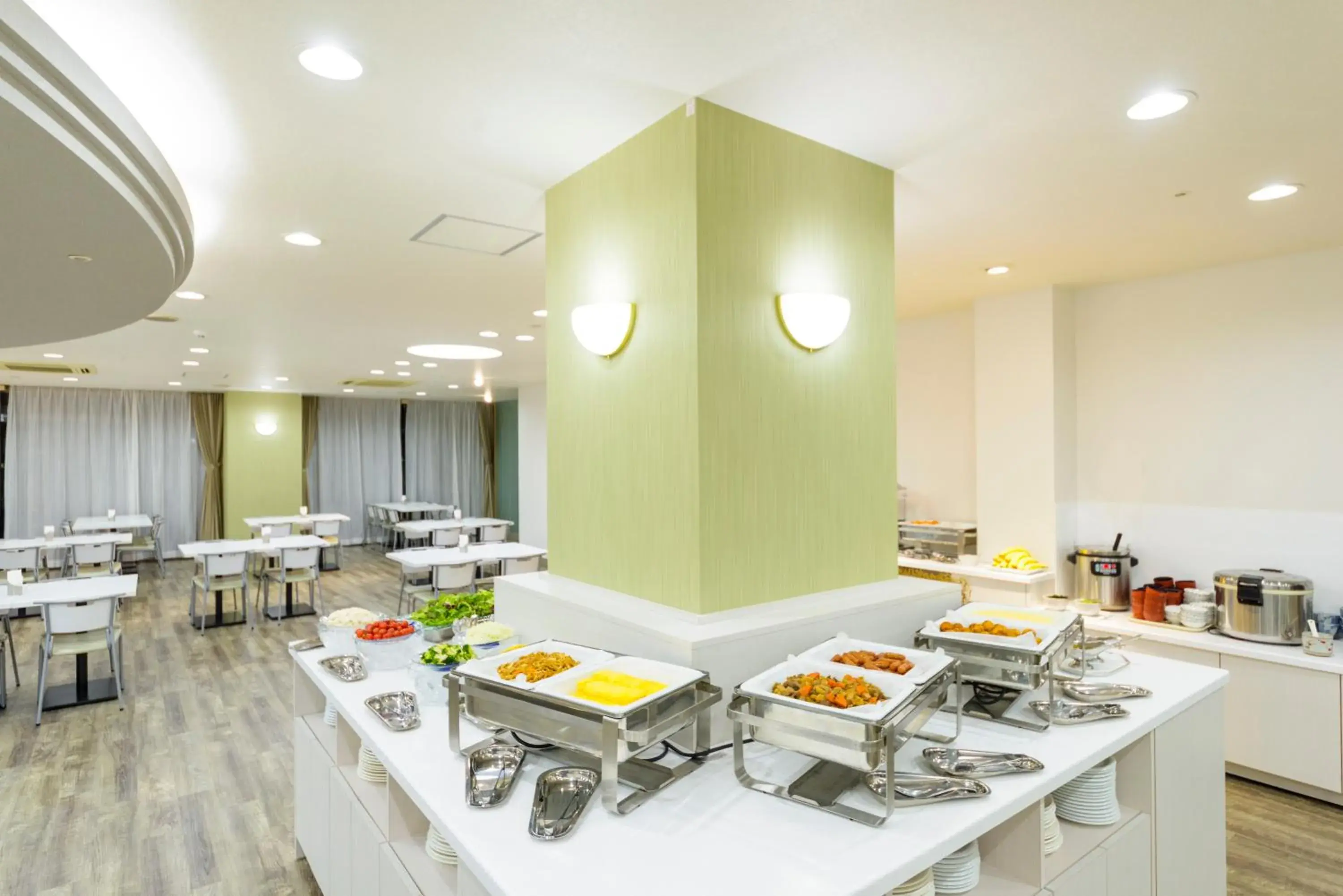 Breakfast in SureStay Plus Hotel by Best Western Shin-Osaka Breakfast in SureStay Plus Hotel by Best Western Shin-Osaka