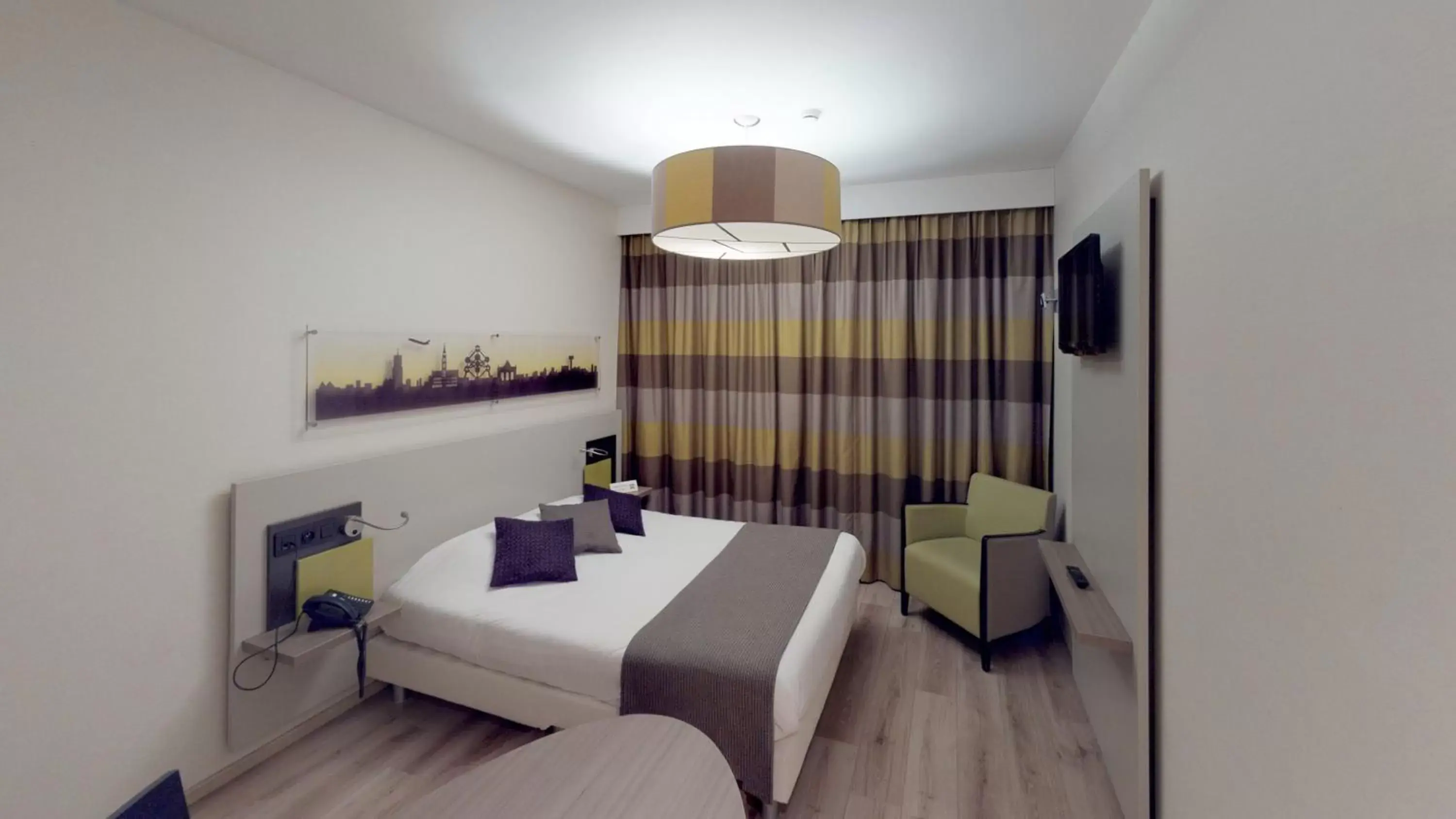 Bedroom in ibis Styles Hotel Brussels Centre Stéphanie