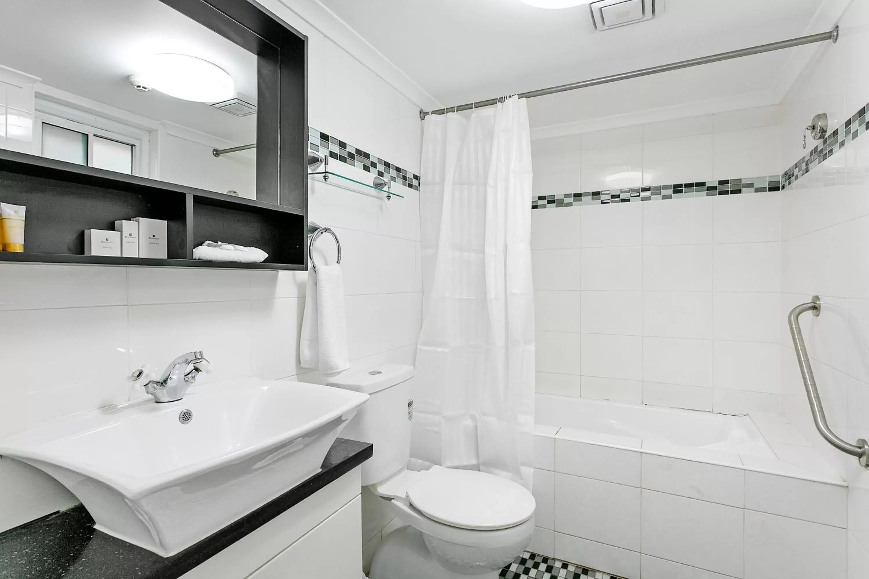 Bathroom in Comfort Inn & Suites Burwood
