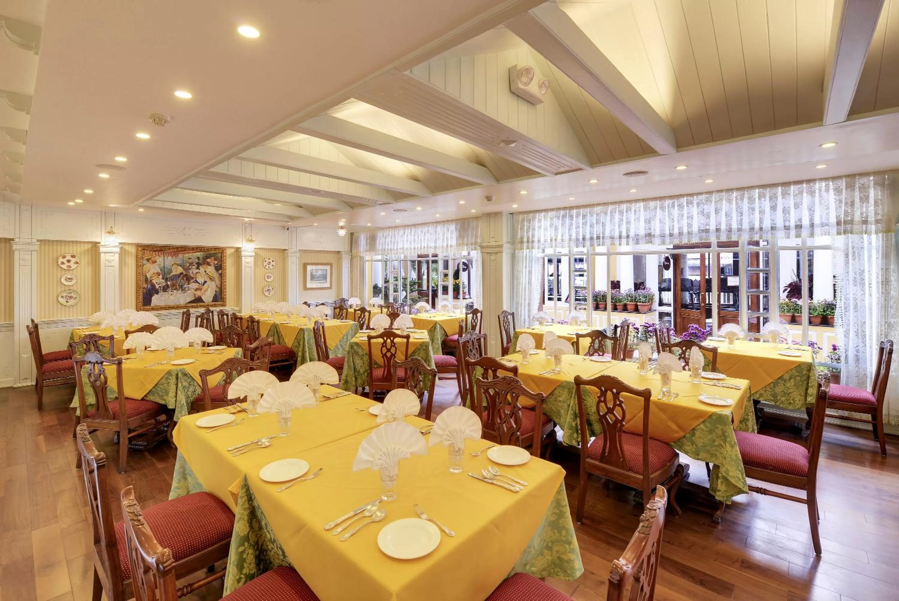 Restaurant/places to eat in Mayfair Darjeeling