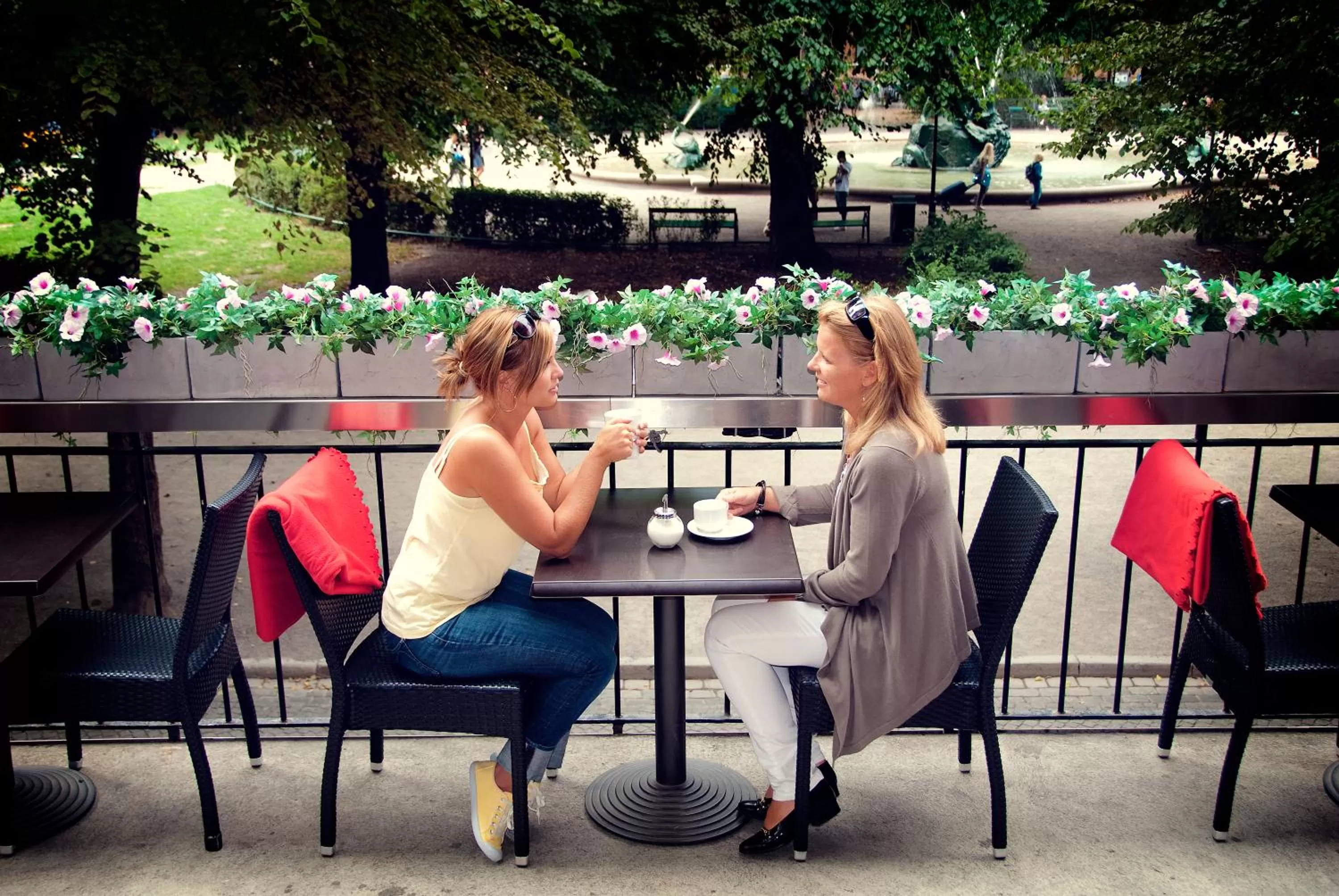 People in Hotel Rival