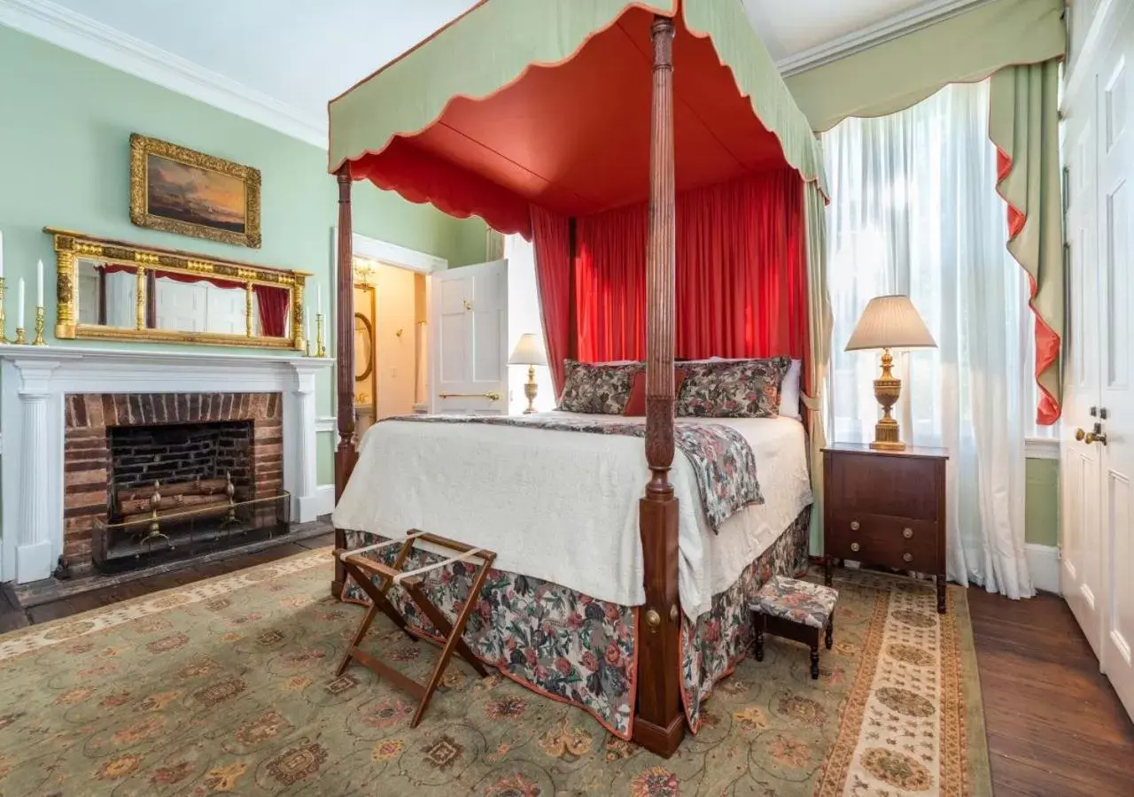 Photo of the whole room, Bed in Linden - A Historic Bed and Breakfast