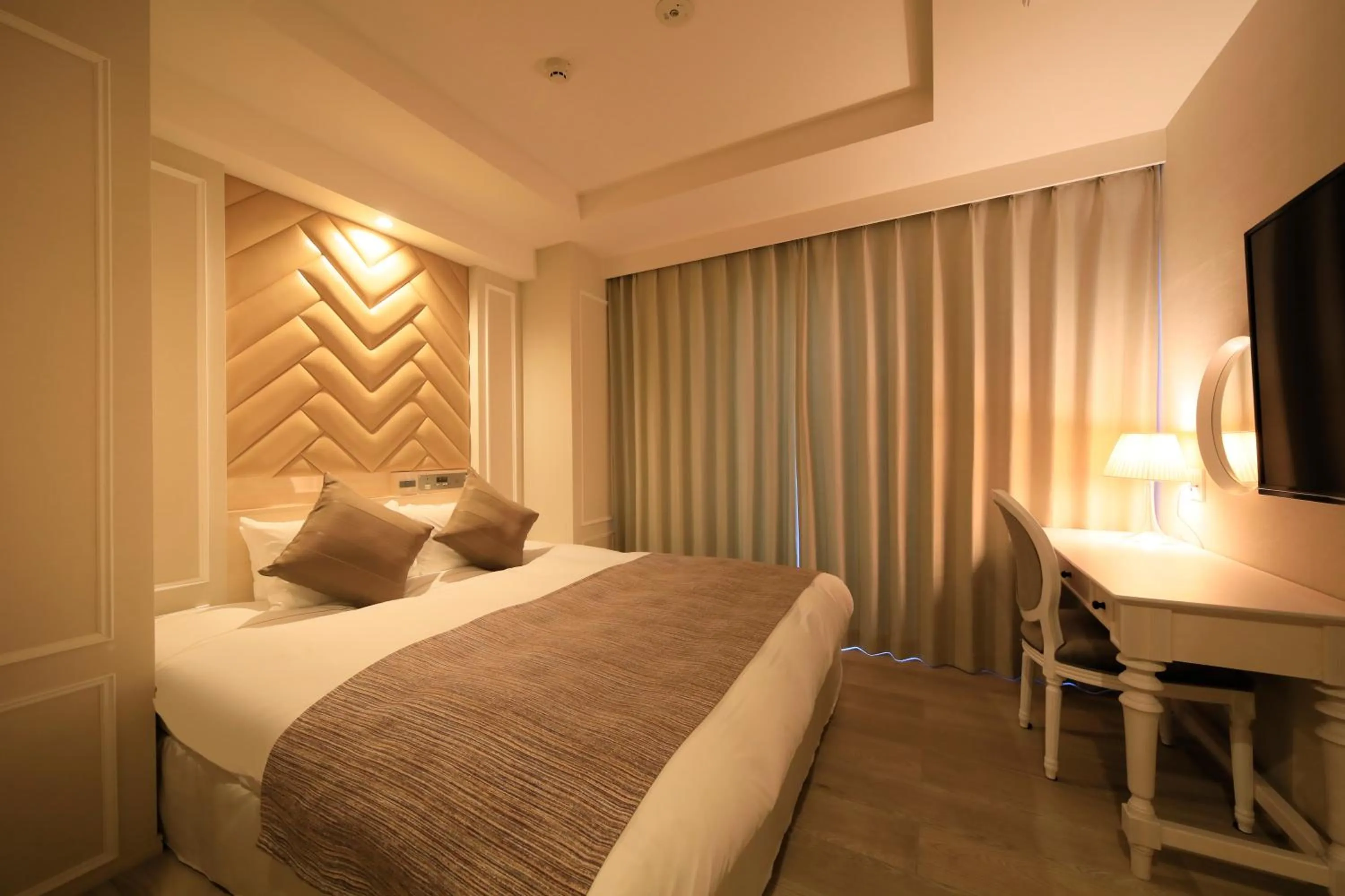 Photo of the whole room, Bed in Centurion Hotel Residential Akasaka Station