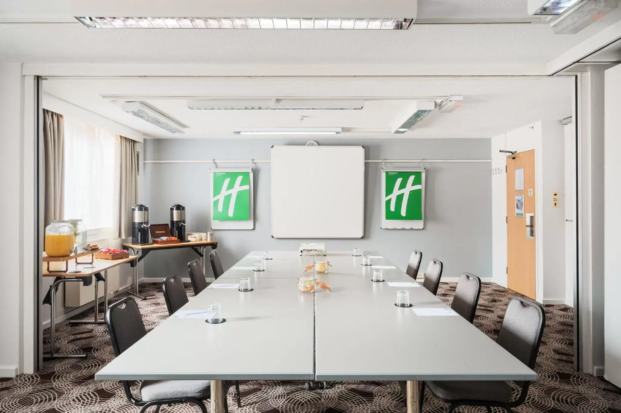 Meeting/conference room in Holiday Inn Lincoln, an IHG Hotel