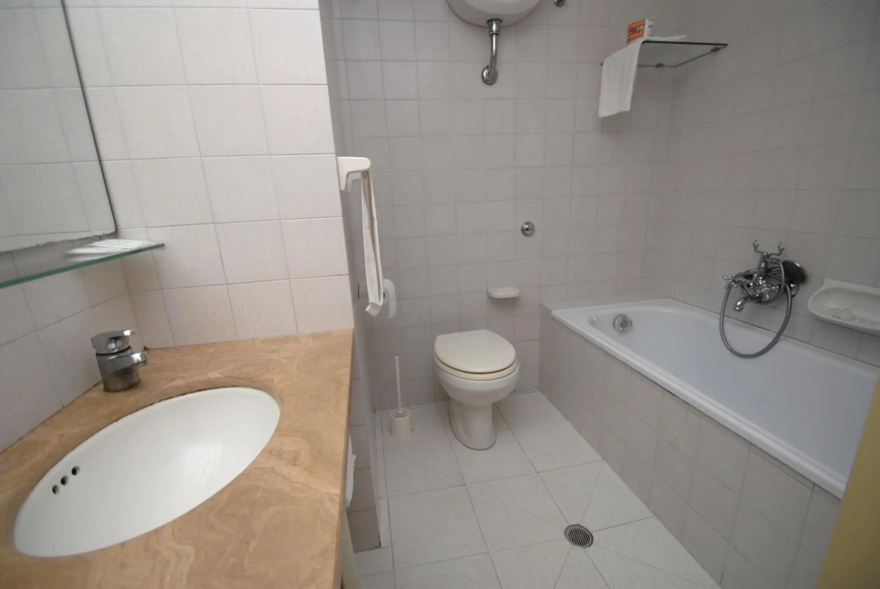 Bathroom in Hotel Baia Del Sorriso