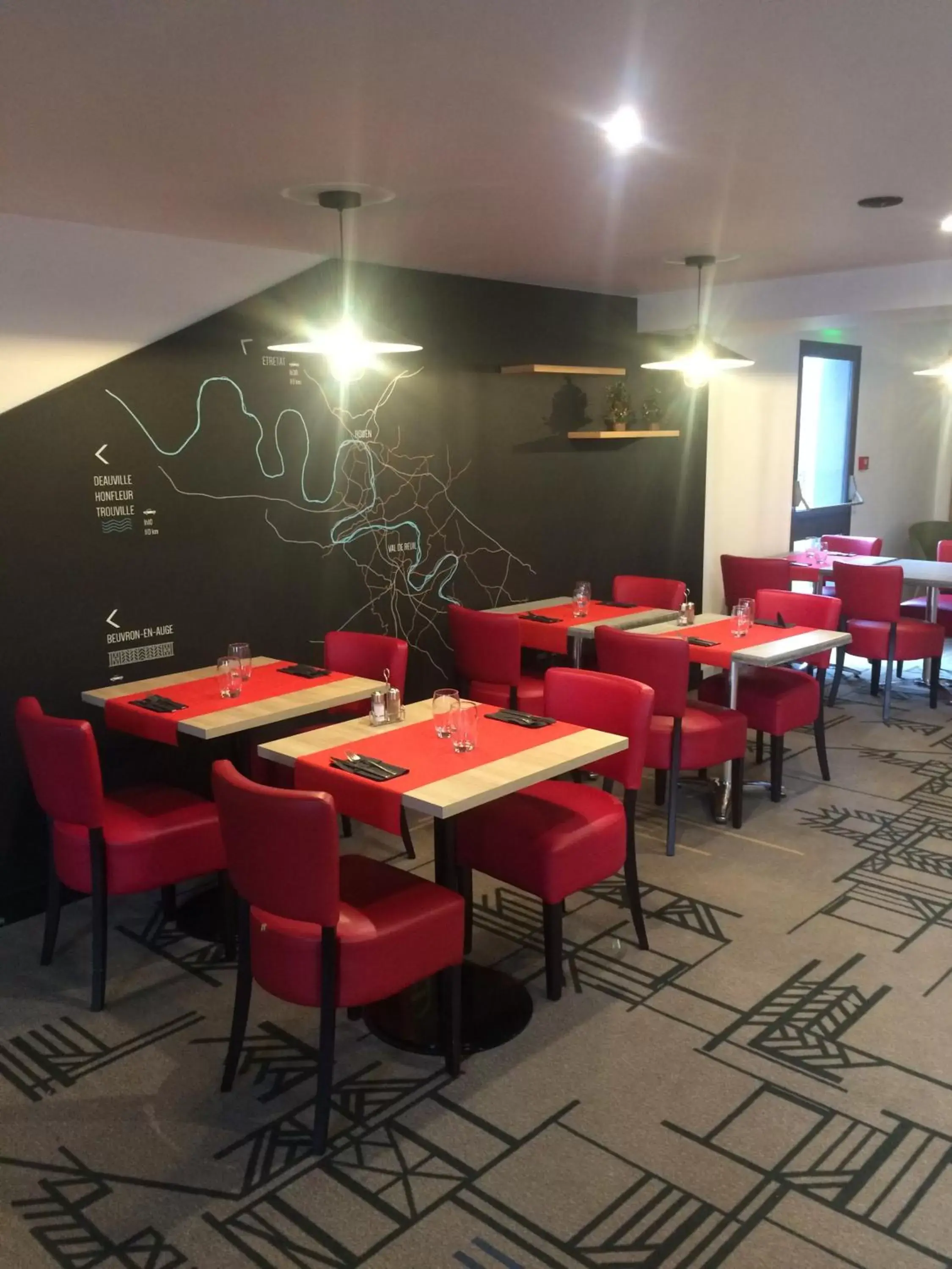 Communal lounge/ TV room, Restaurant/Places to Eat in ibis Styles Rouen Val De Reuil