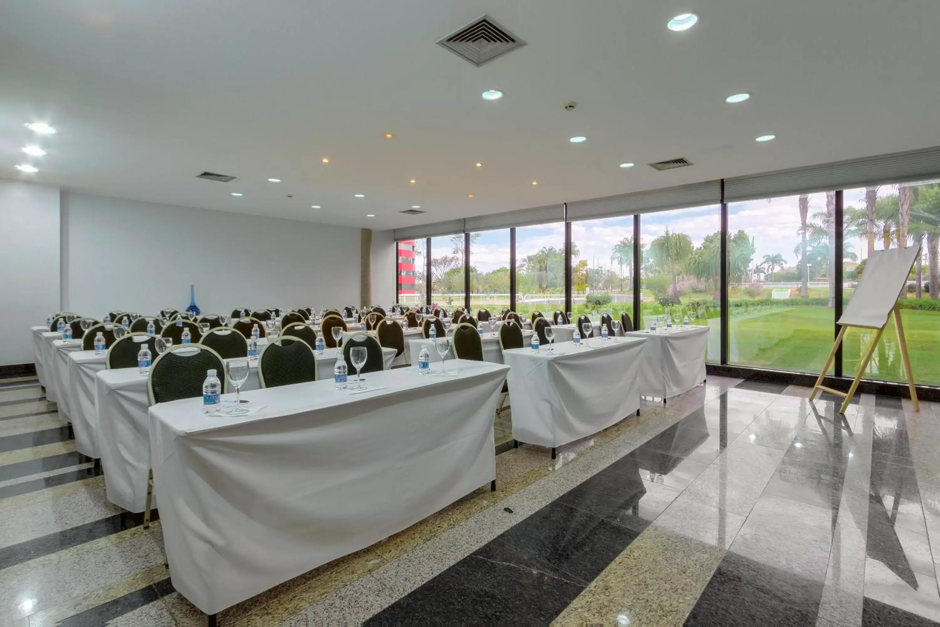 Business facilities in Golden Tulip Brasília Alvorada