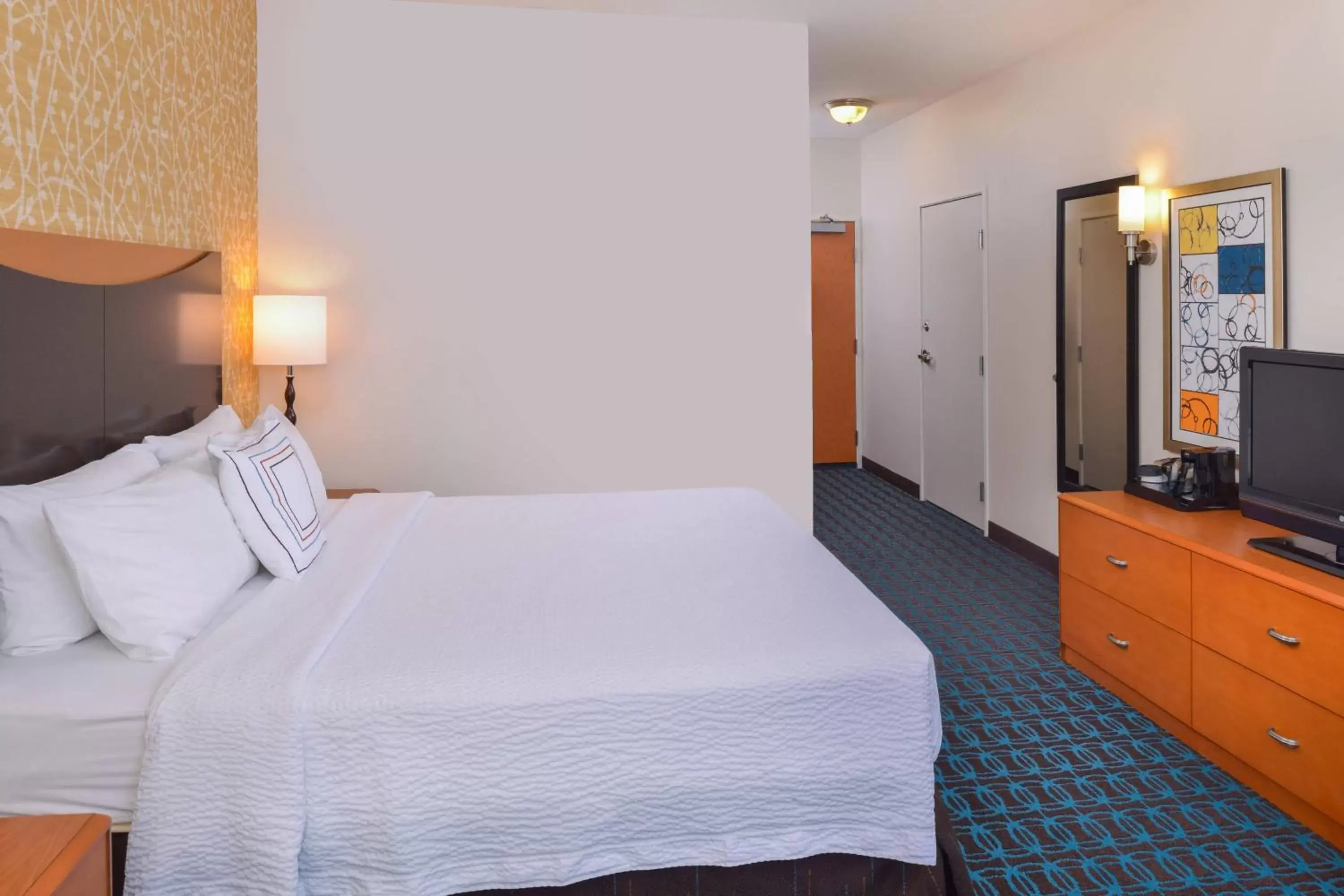 Photo of the whole room, Bed in Fairfield Inn & Suites Santa Maria
