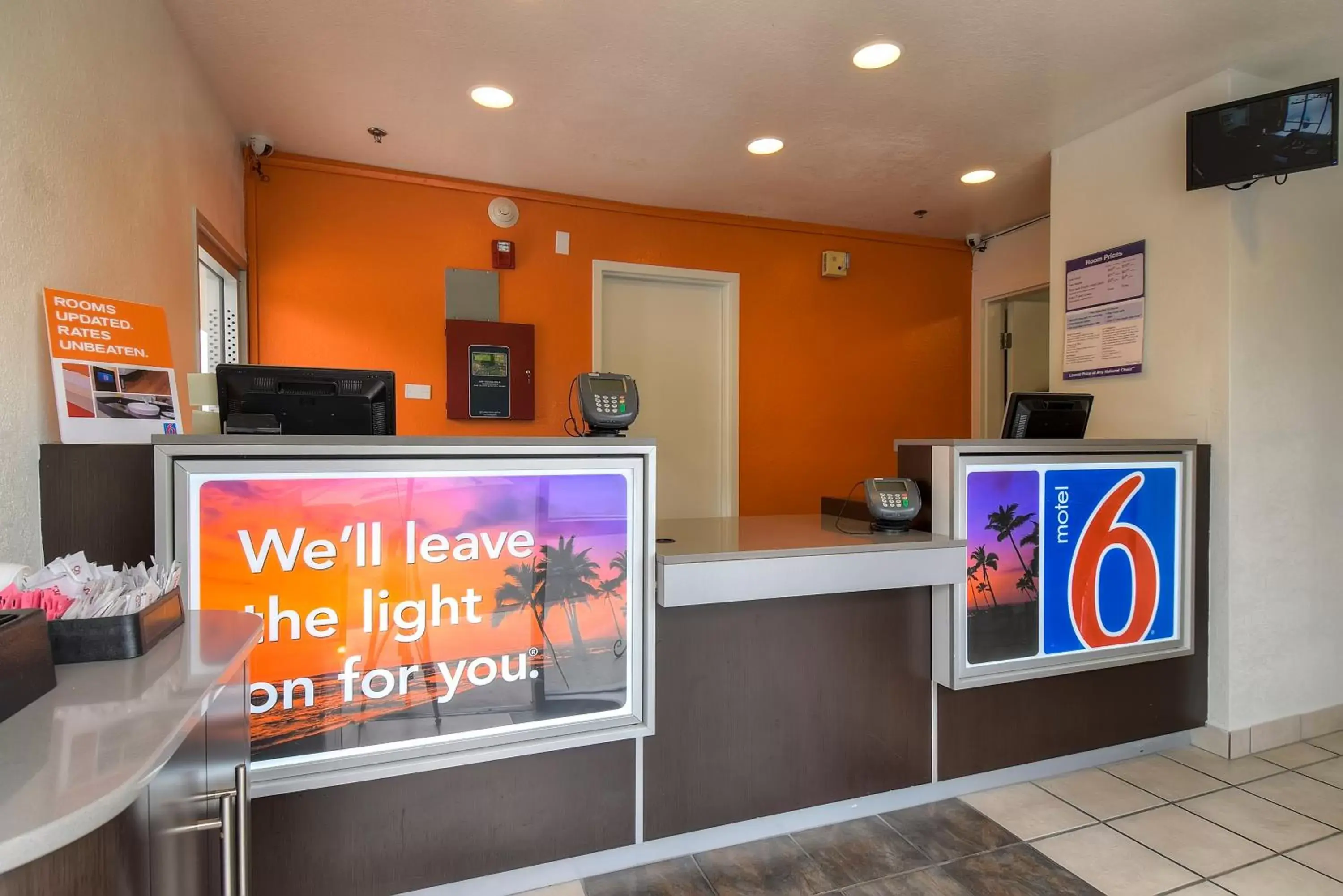 Coffee/tea facilities, Lobby/Reception in Motel 6-Arcadia, CA - Los Angeles - Pasadena Area