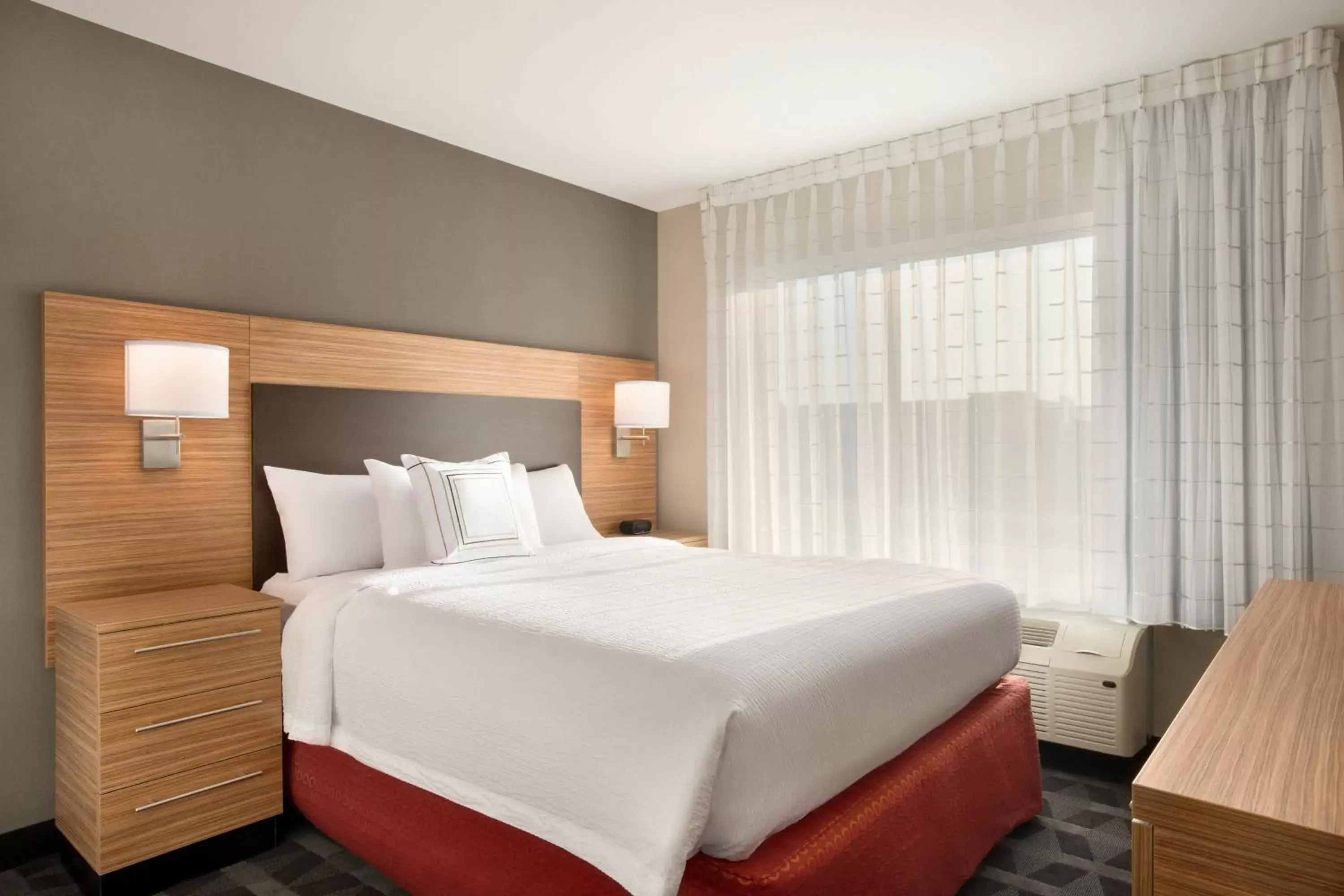 Bedroom, Bed in TownePlace Suites by Marriott Milwaukee Grafton