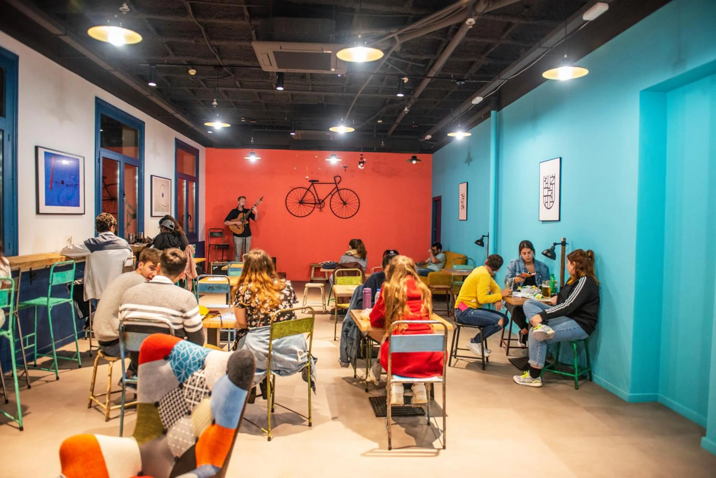 People in Safestay Barcelona Passeig de Gràcia