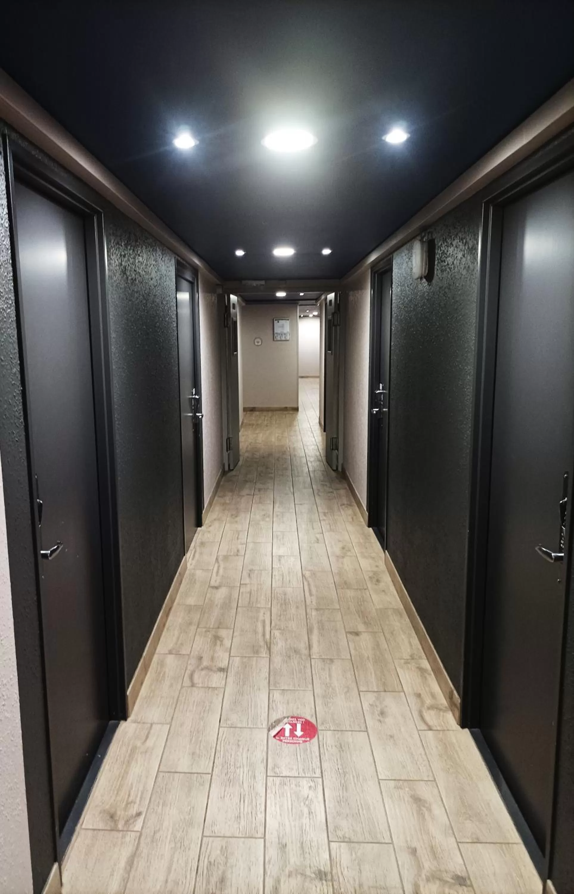 Property building in Cit'hotel Design Booking Evry Saint-Germain-lès-Corbeil Sénart