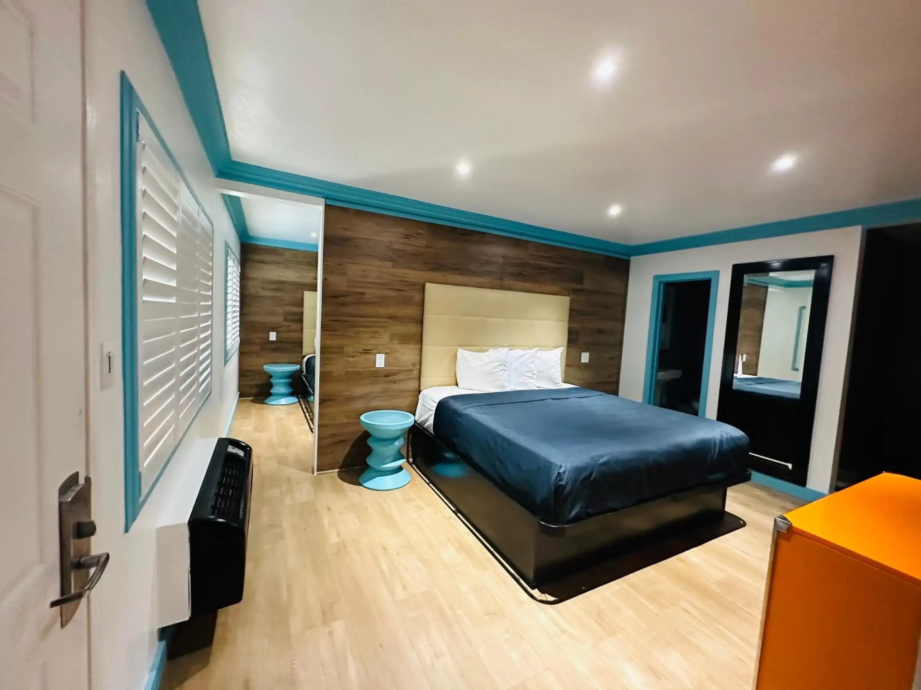 Bed in Casa Blanca Inn & Suites Whittier
