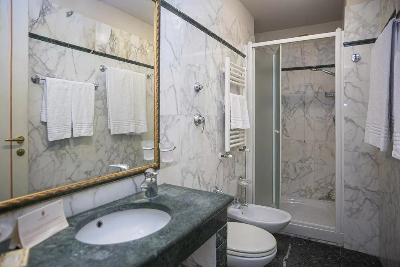 Shower in Hotel Donatello