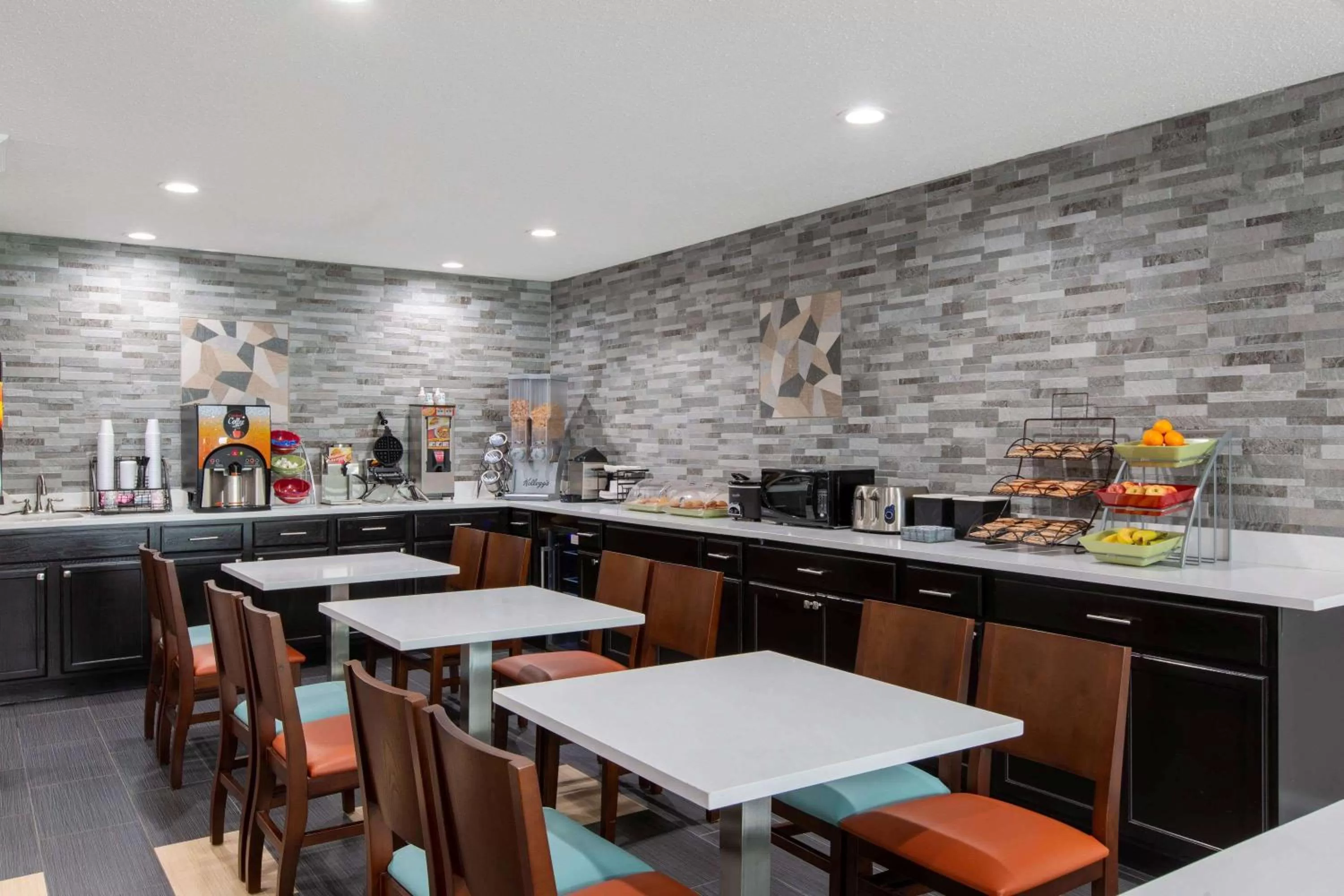 Restaurant/places to eat in Microtel Inn & Suites by Wyndham Augusta/Riverwatch