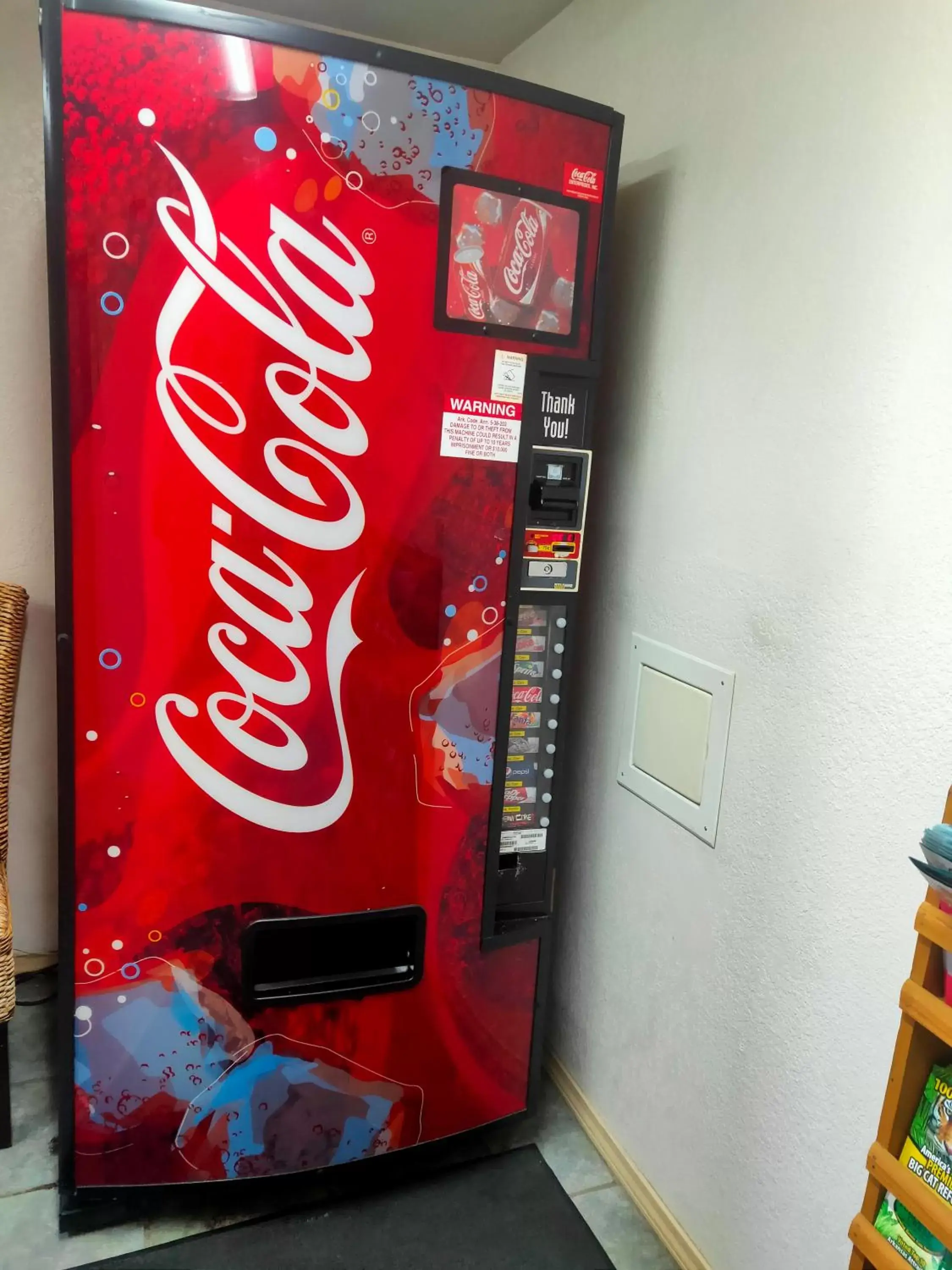 vending machine, Supermarket/Shops in El Rancho Motel