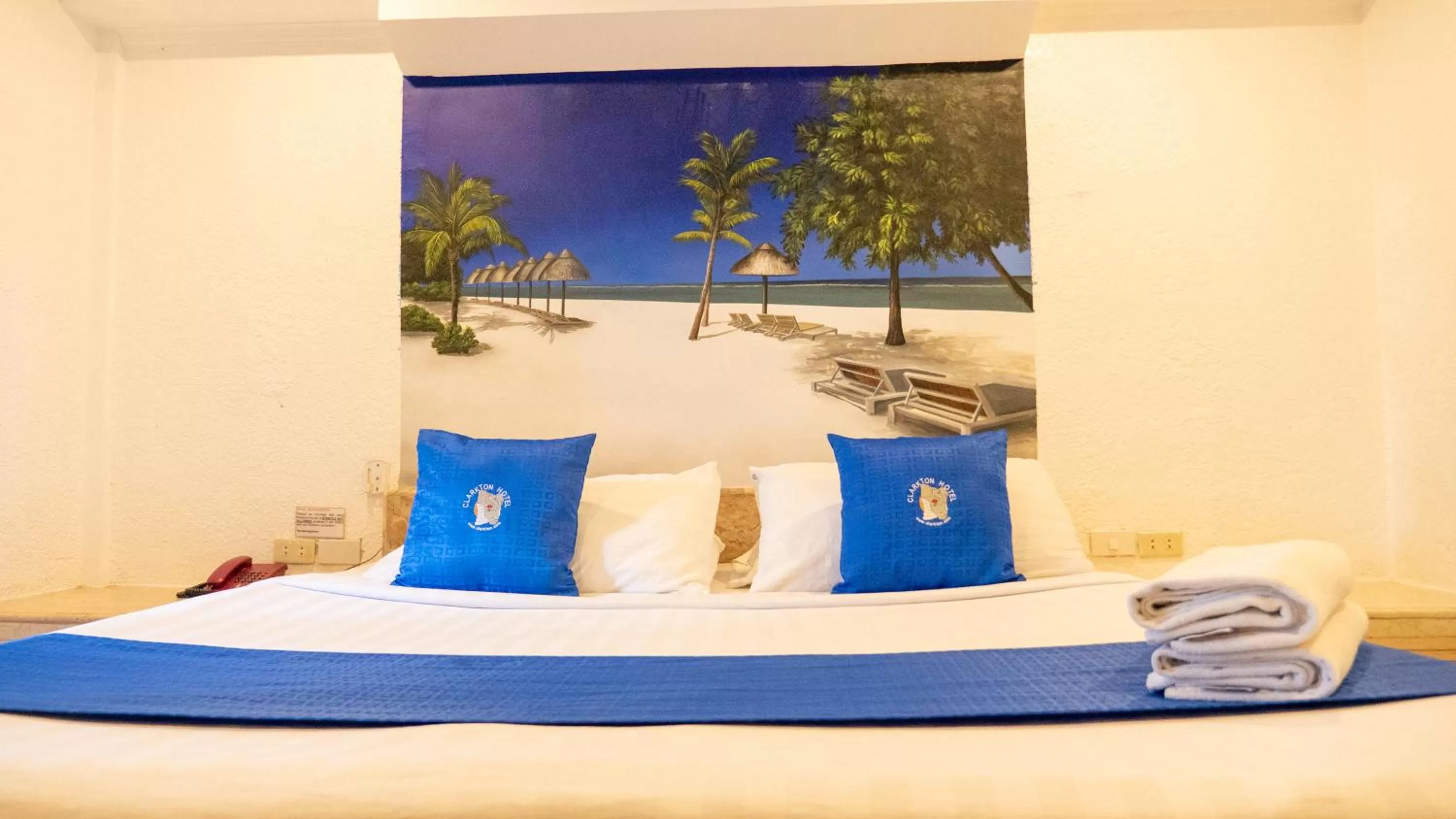 Bed in Clarkton Hotel Apartment