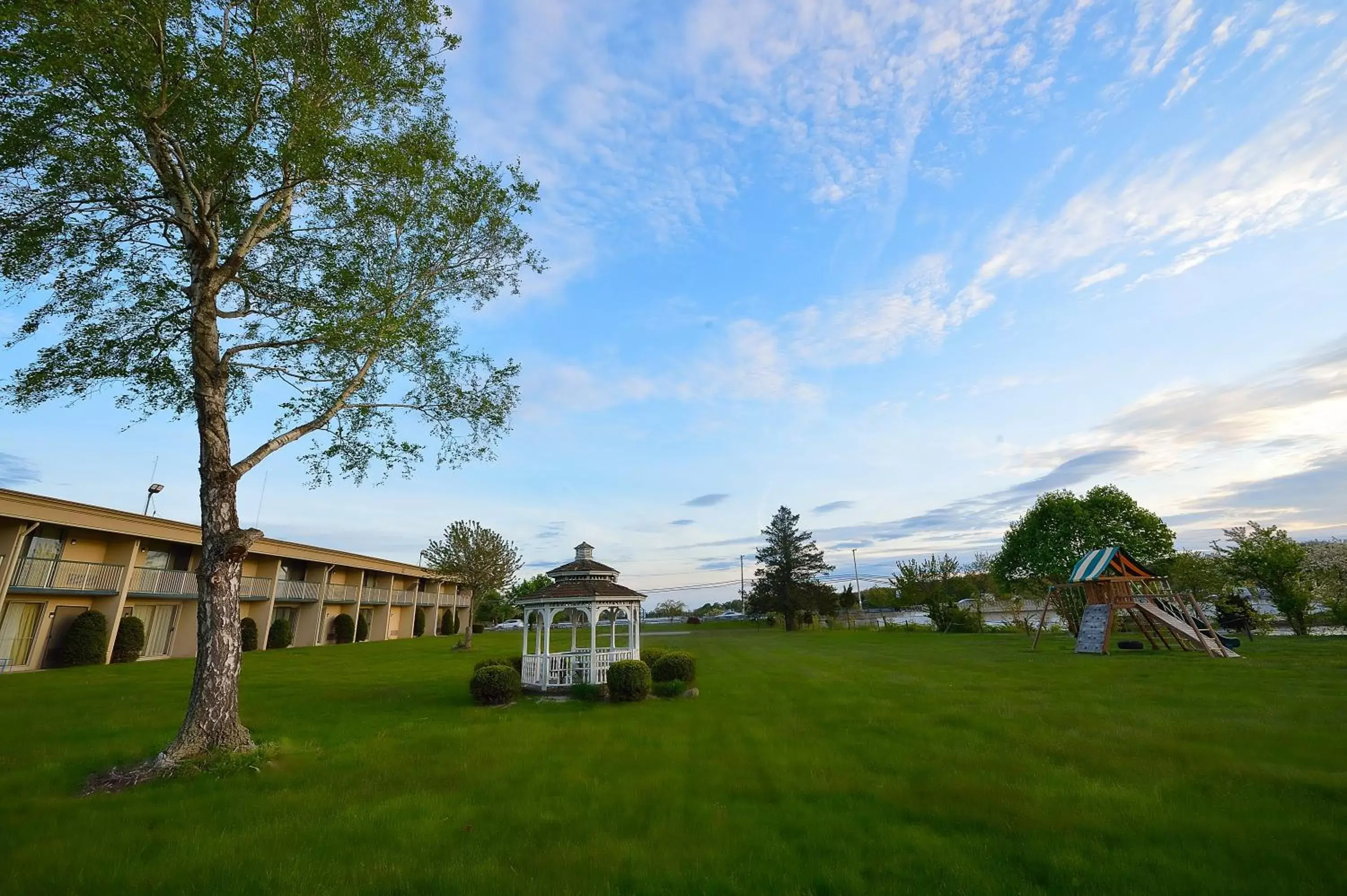 Garden view in Riverview Inn & Suites Garden view in Riverview Inn & Suites