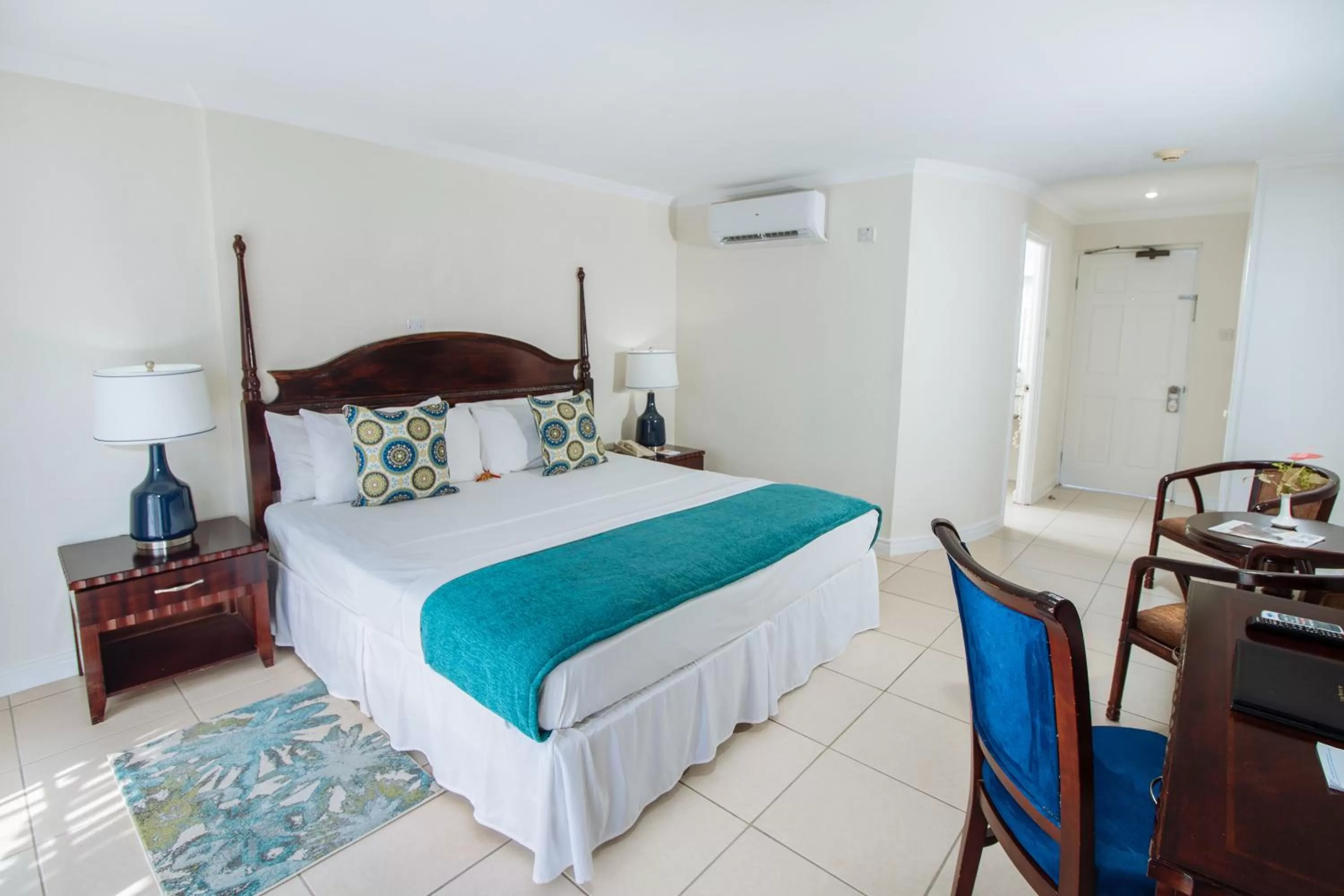 Bed in Bay Gardens Marina Haven