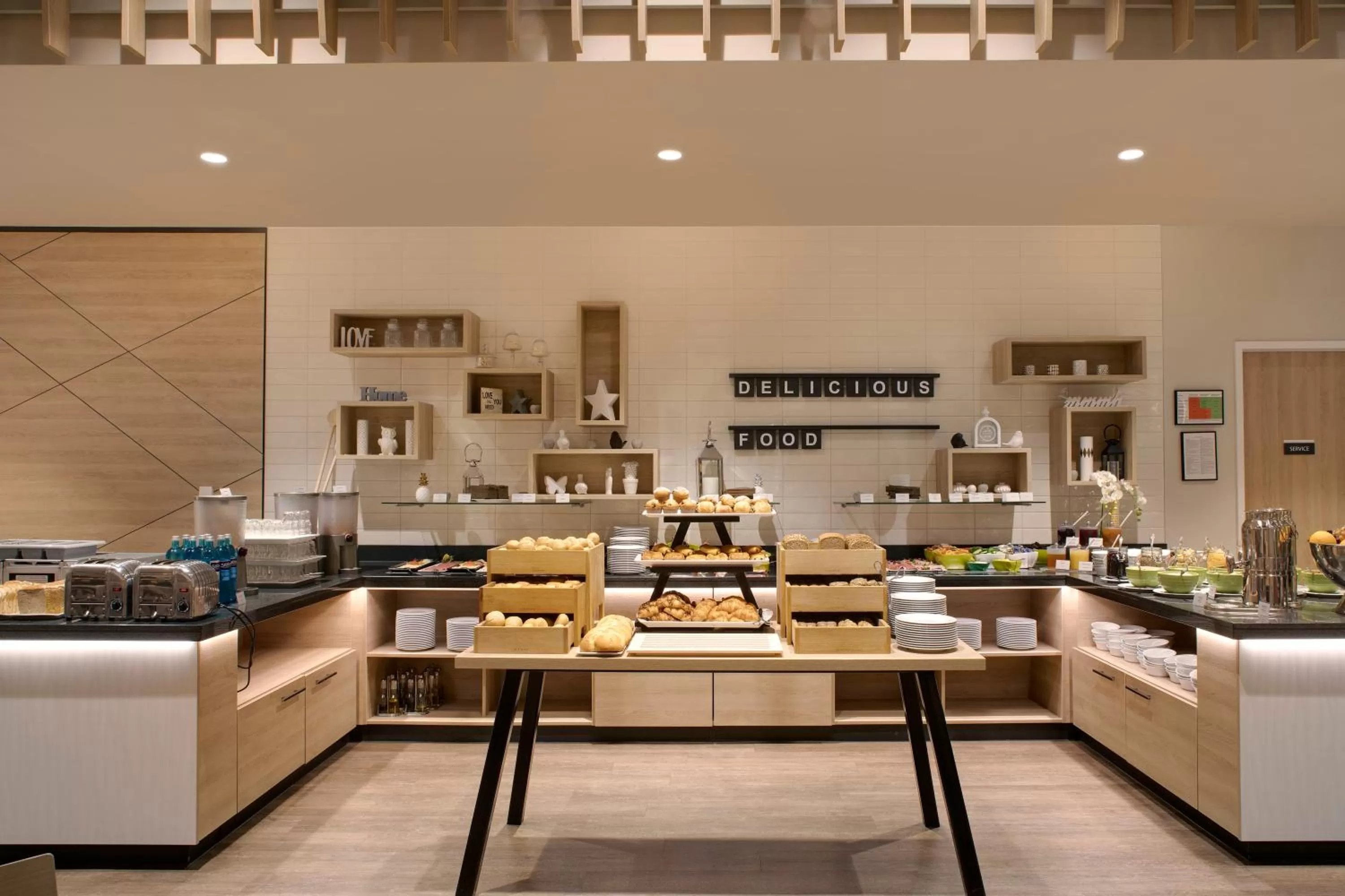 Breakfast in Holiday Inn Frankfurt Airport by IHG