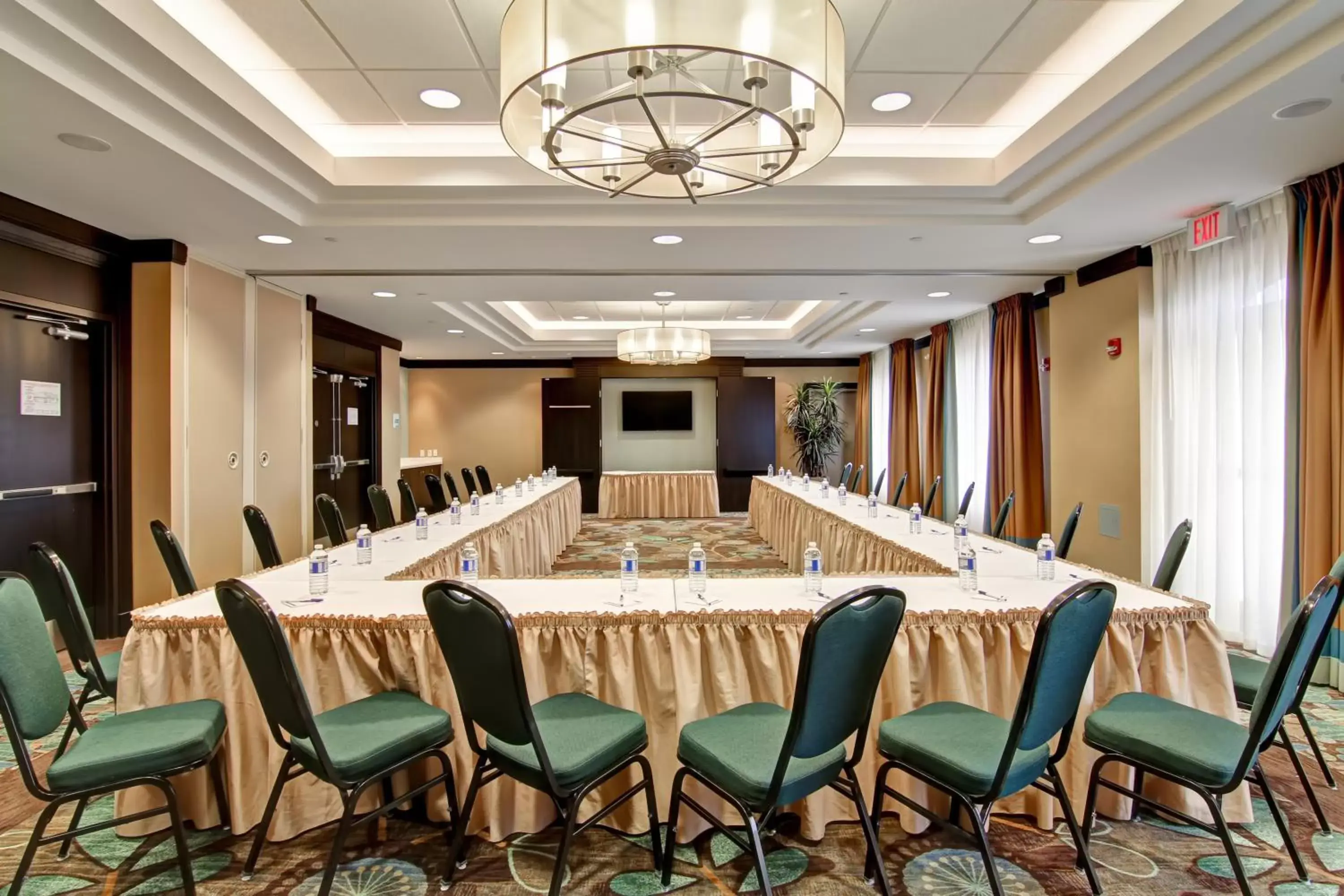 Meeting/conference room in Holiday Inn Express Hotel & Suites Waterloo - St. Jacobs Area, an IHG Hotel