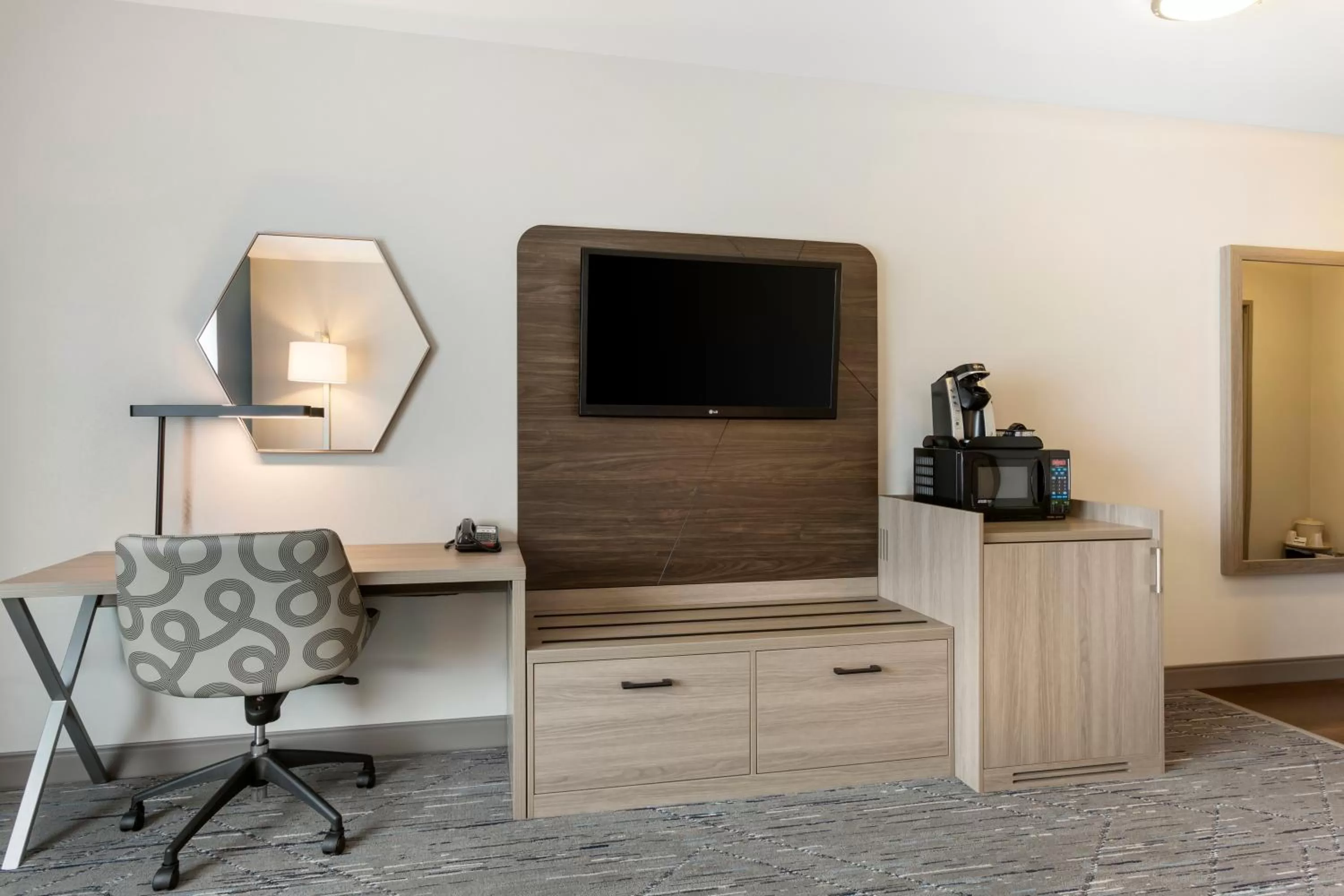 TV and multimedia in Holiday Inn Express Belgrade-Bozeman Area by IHG