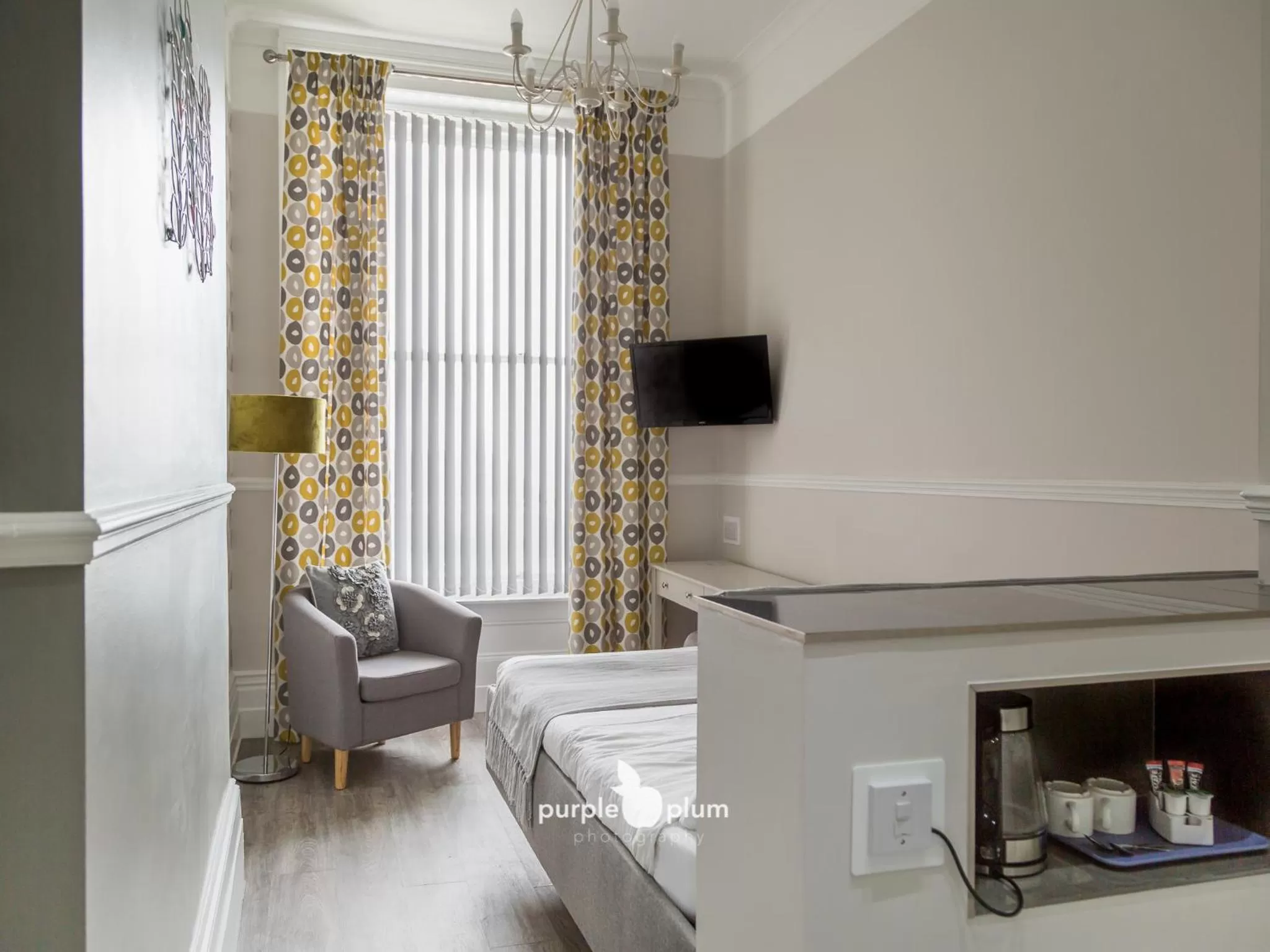 Bedroom, Seating Area in Astral Lodge