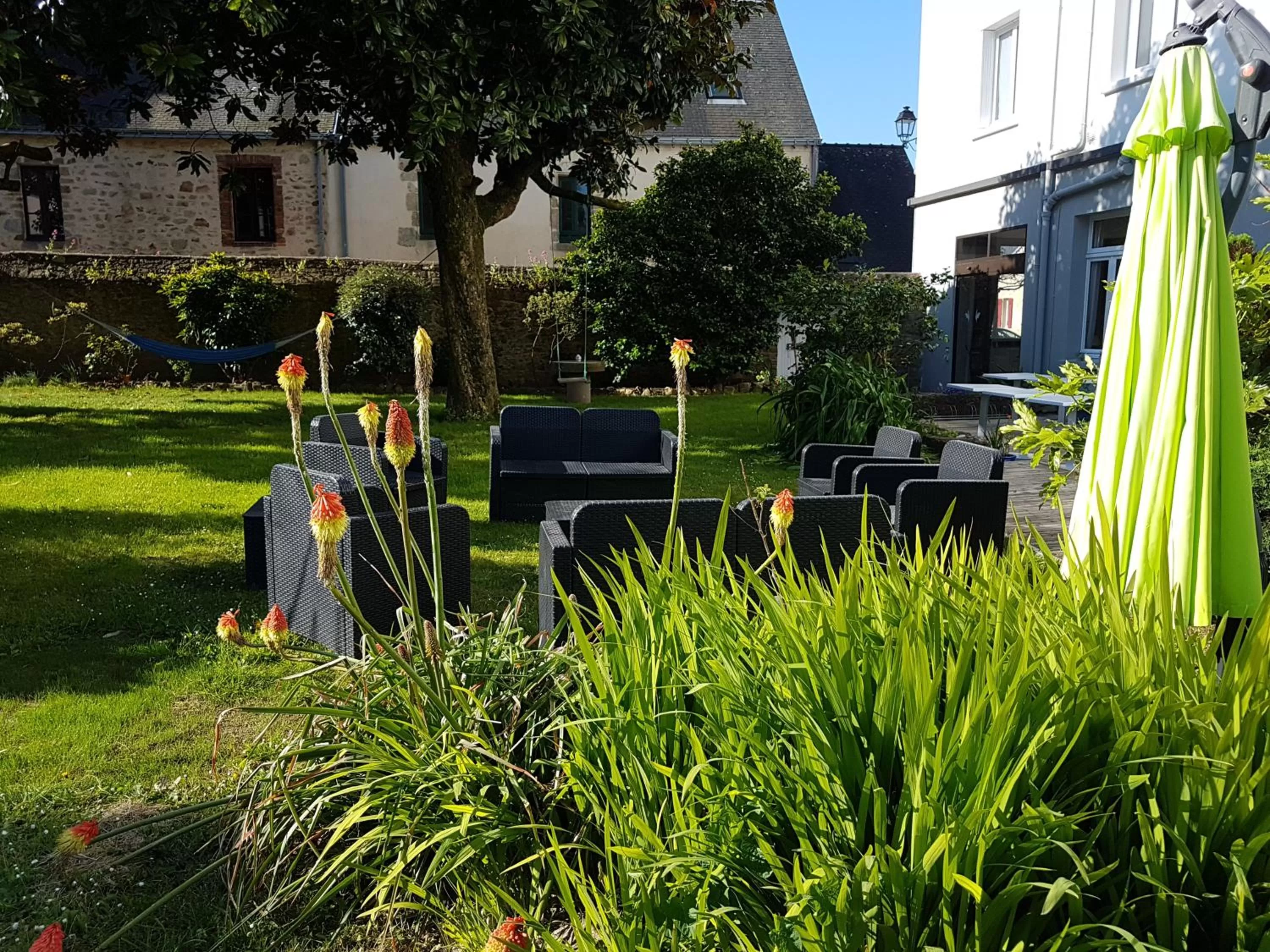 Patio, Garden in Hotel Restaurant Spa De La Citadelle Lorient