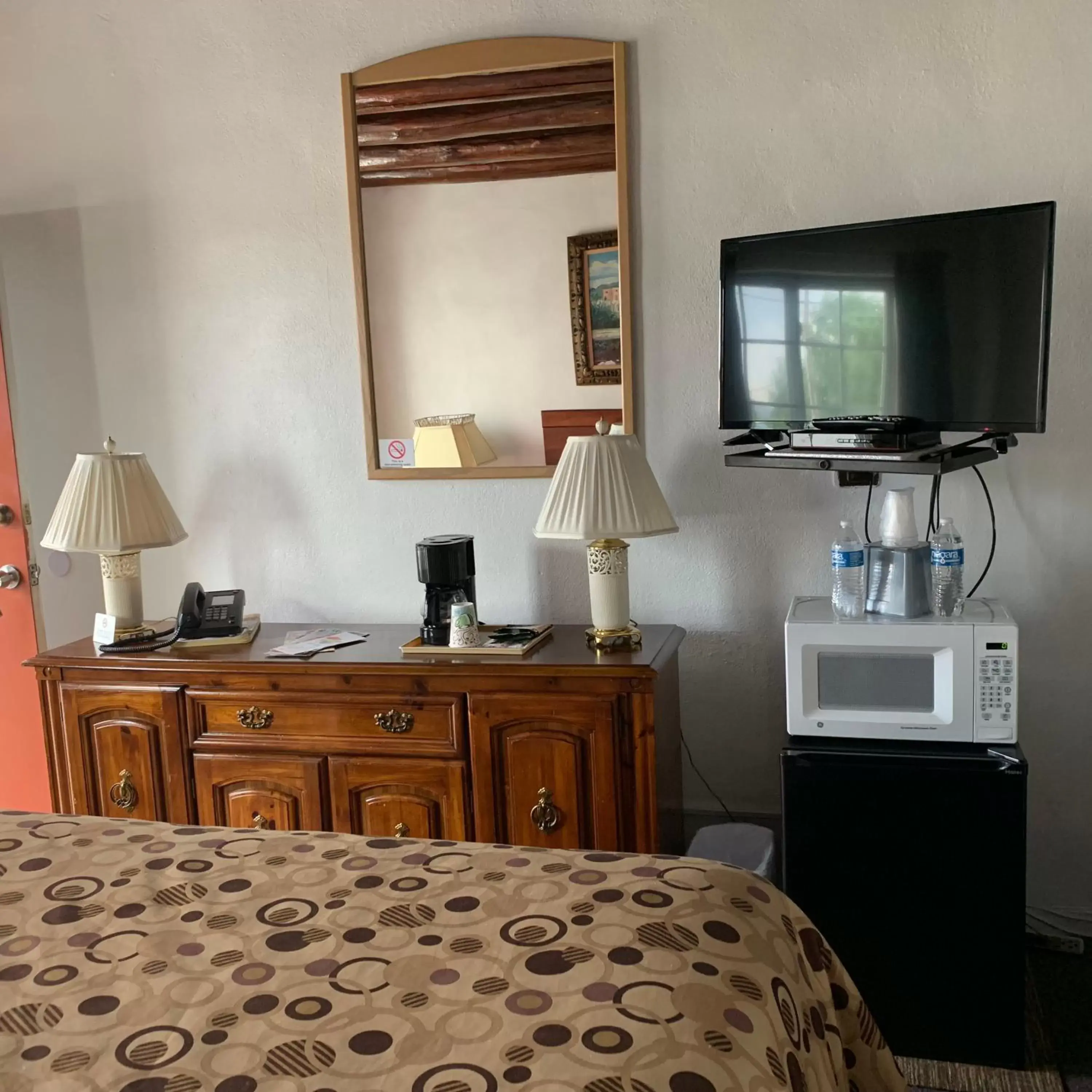 TV/Entertainment Center in Cottonwood Court Motel