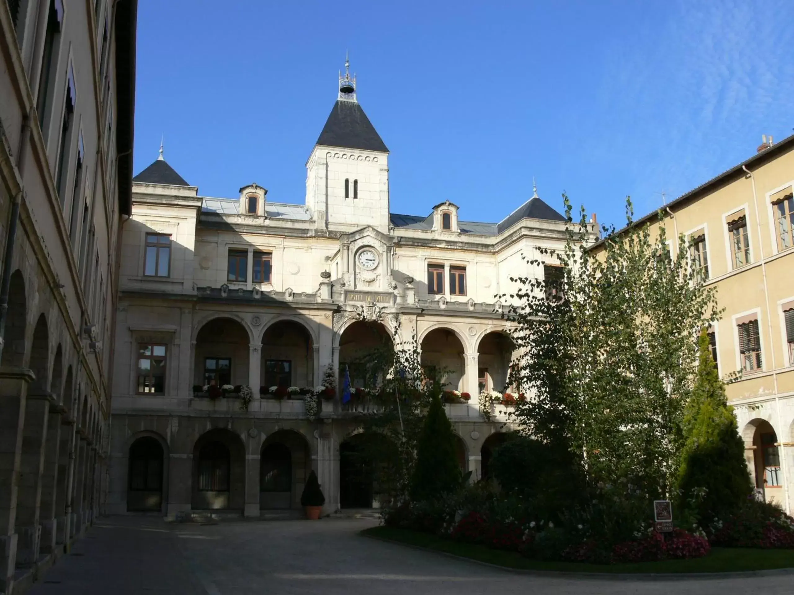 Nearby landmark in IBIS Lyon Sud Chasse Sur Rhône