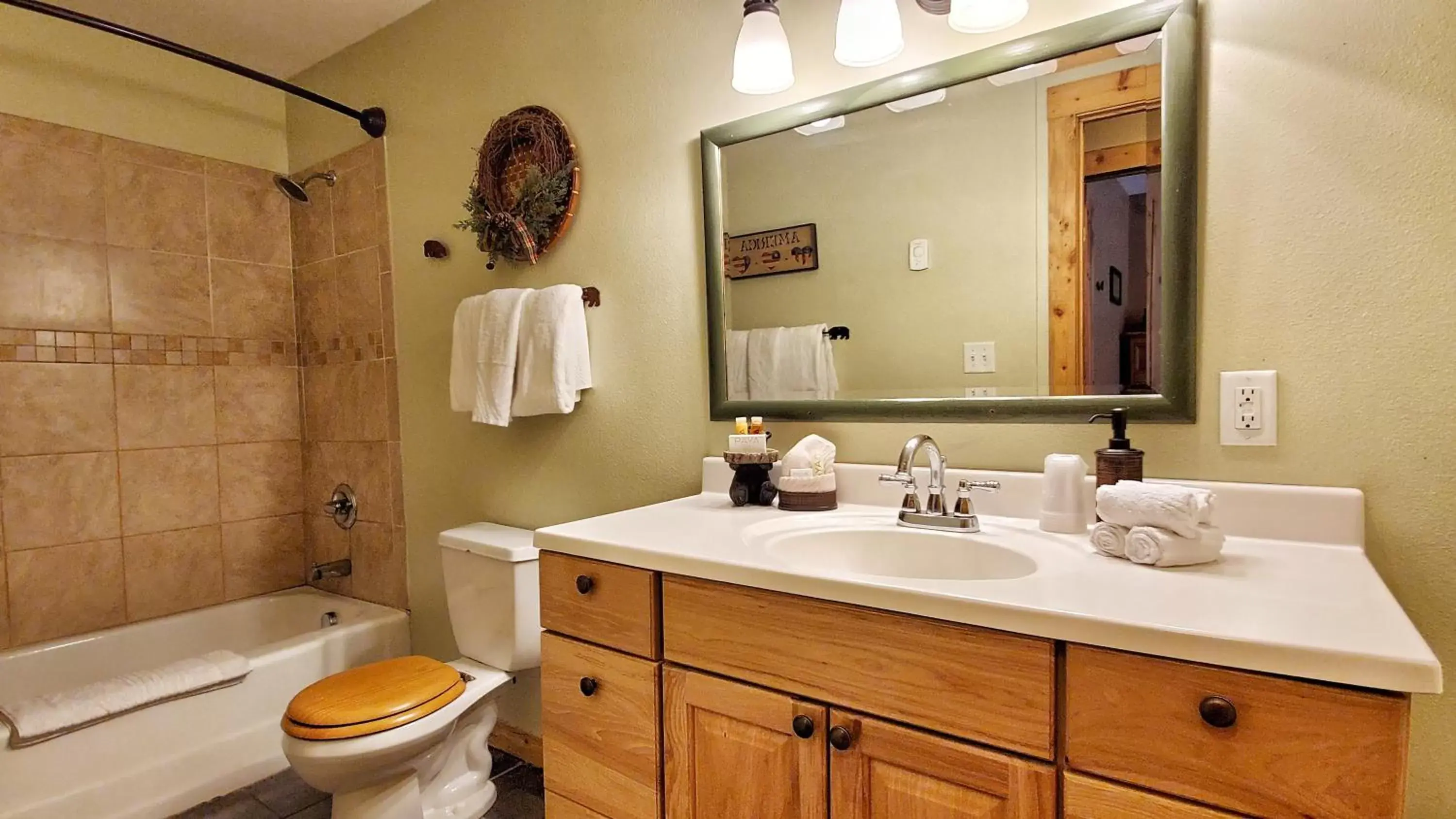 Shower, Bathroom in The Inn on Fall River & Fall River Cabins