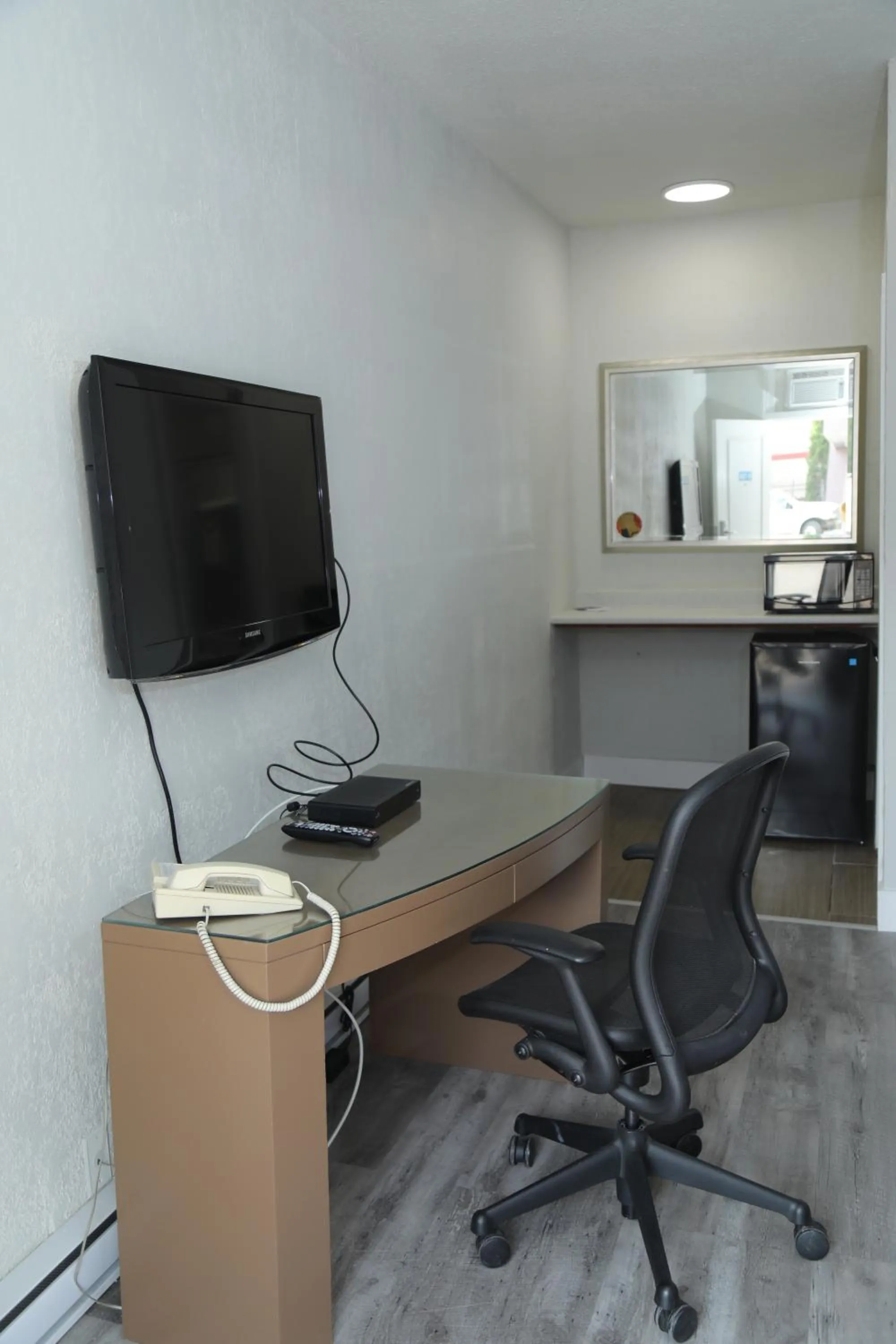 TV and multimedia, TV/Entertainment Center in Fraser Inn