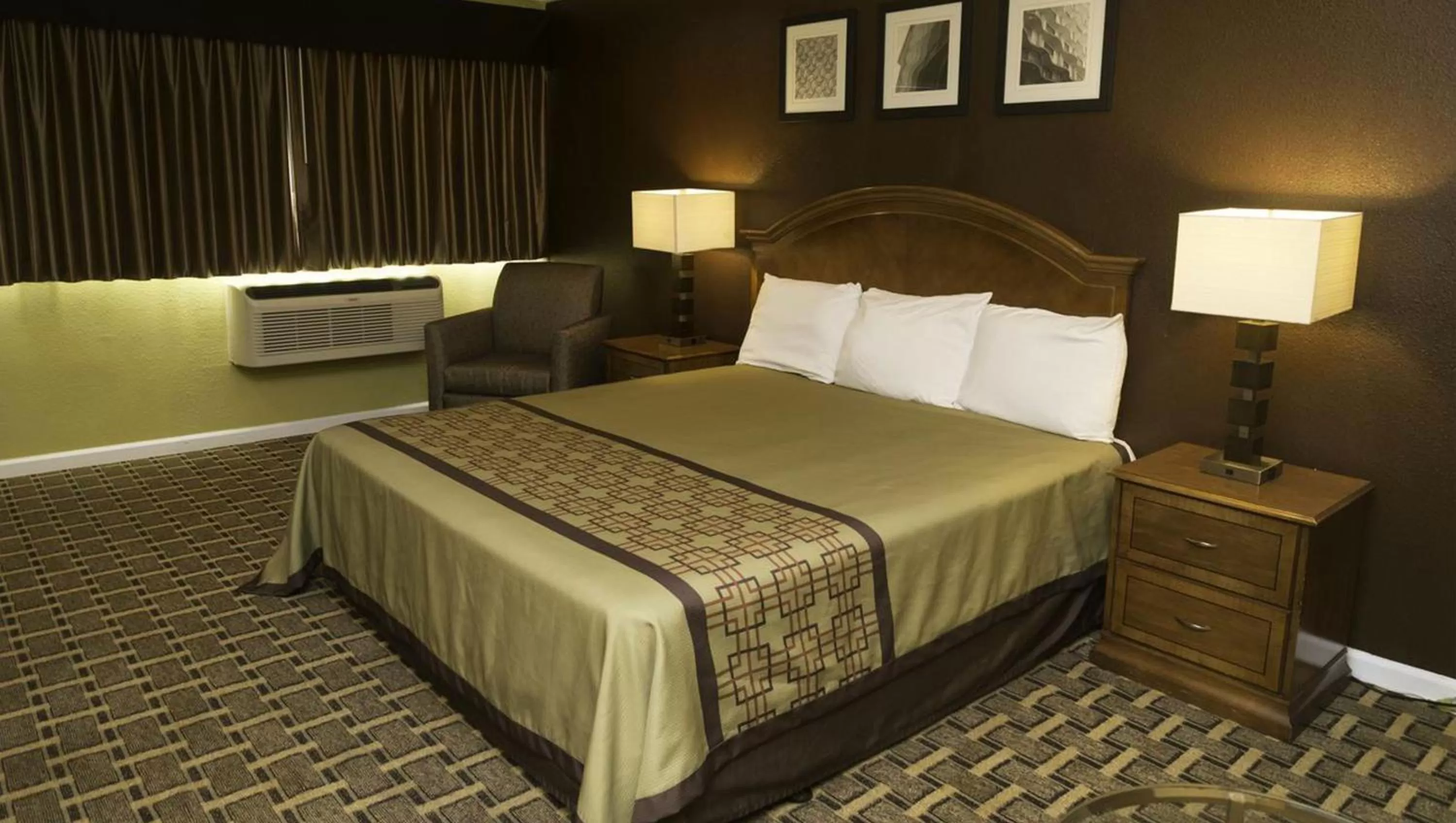 Bed in Kings Motel Inglewood