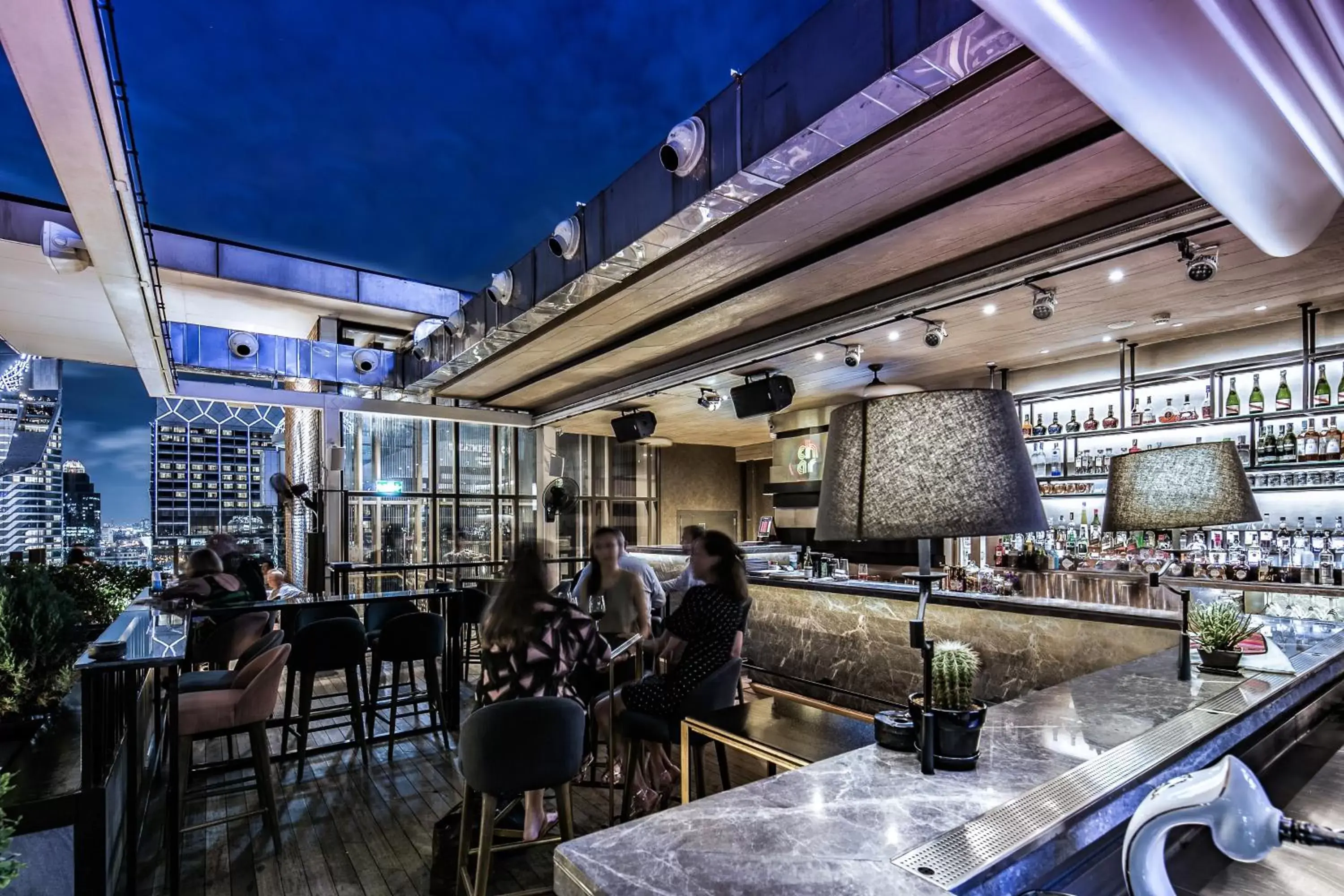 Lounge or bar, Restaurant/Places to Eat in Hotel Indigo Bangkok Wireless Road, an IHG Hotel