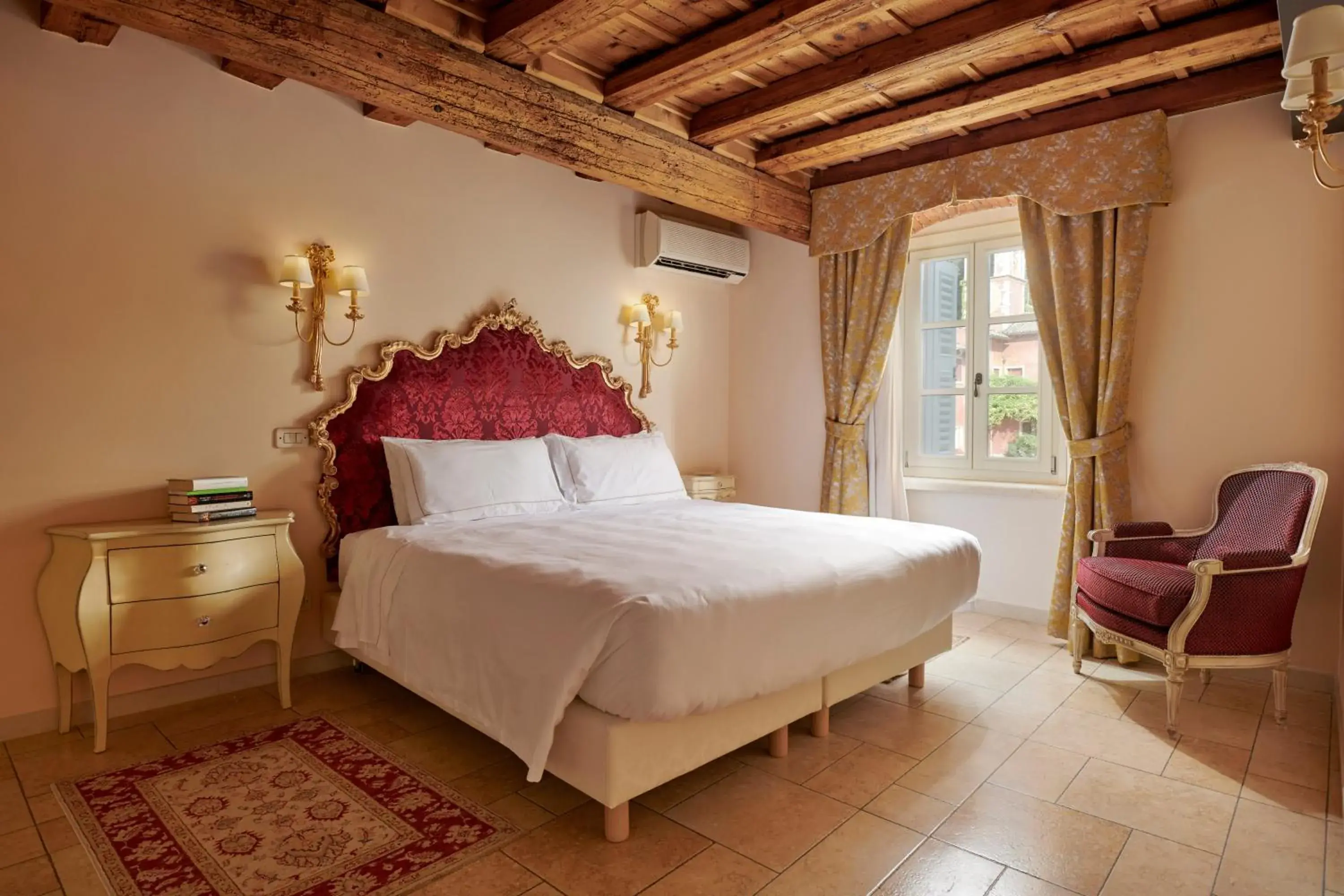 Photo of the whole room, Bed in Villa Cordevigo Wine Relais