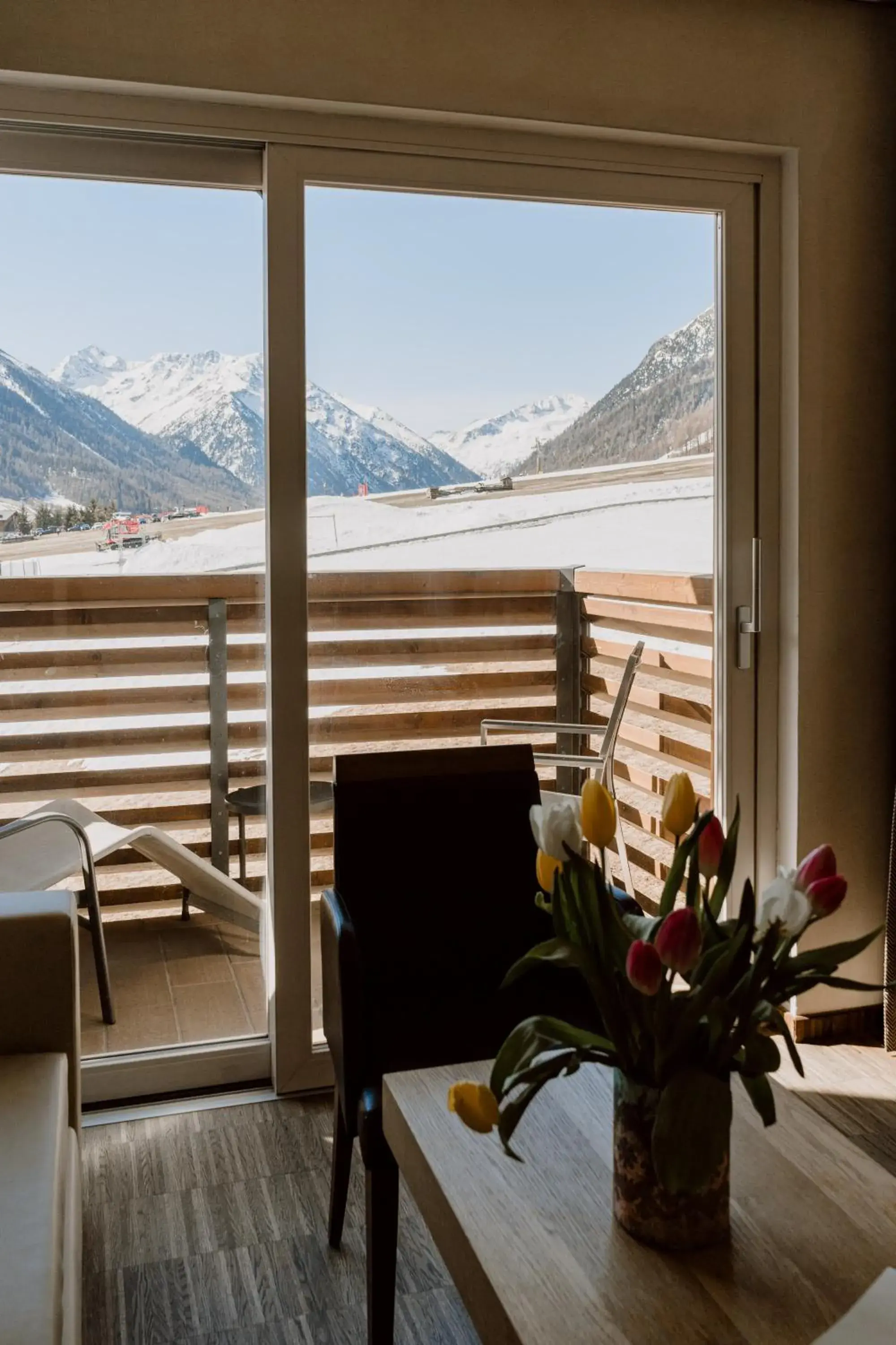 Balcony/Terrace, Mountain View in Hotel Lac Salin Spa & Mountain Resort