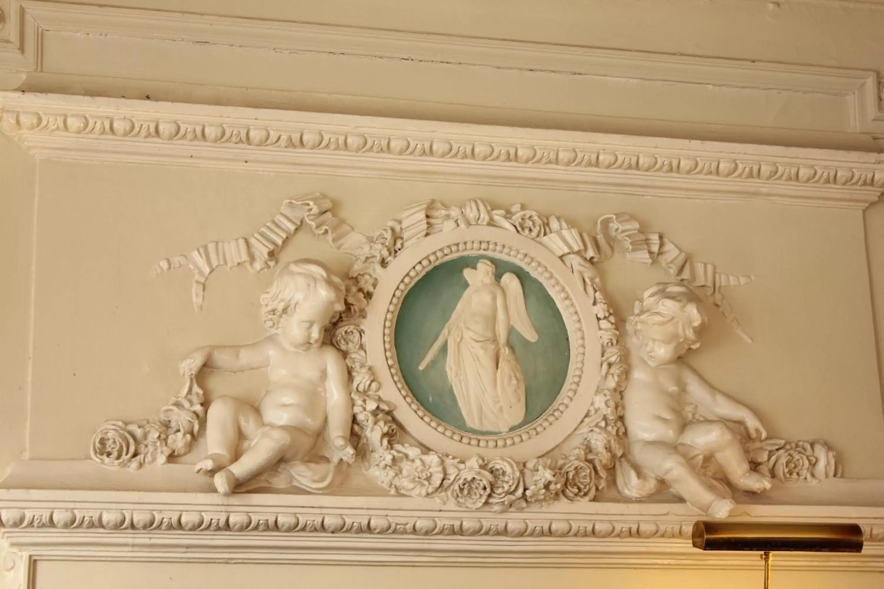 Decorative detail in Hôtel De L'Europe