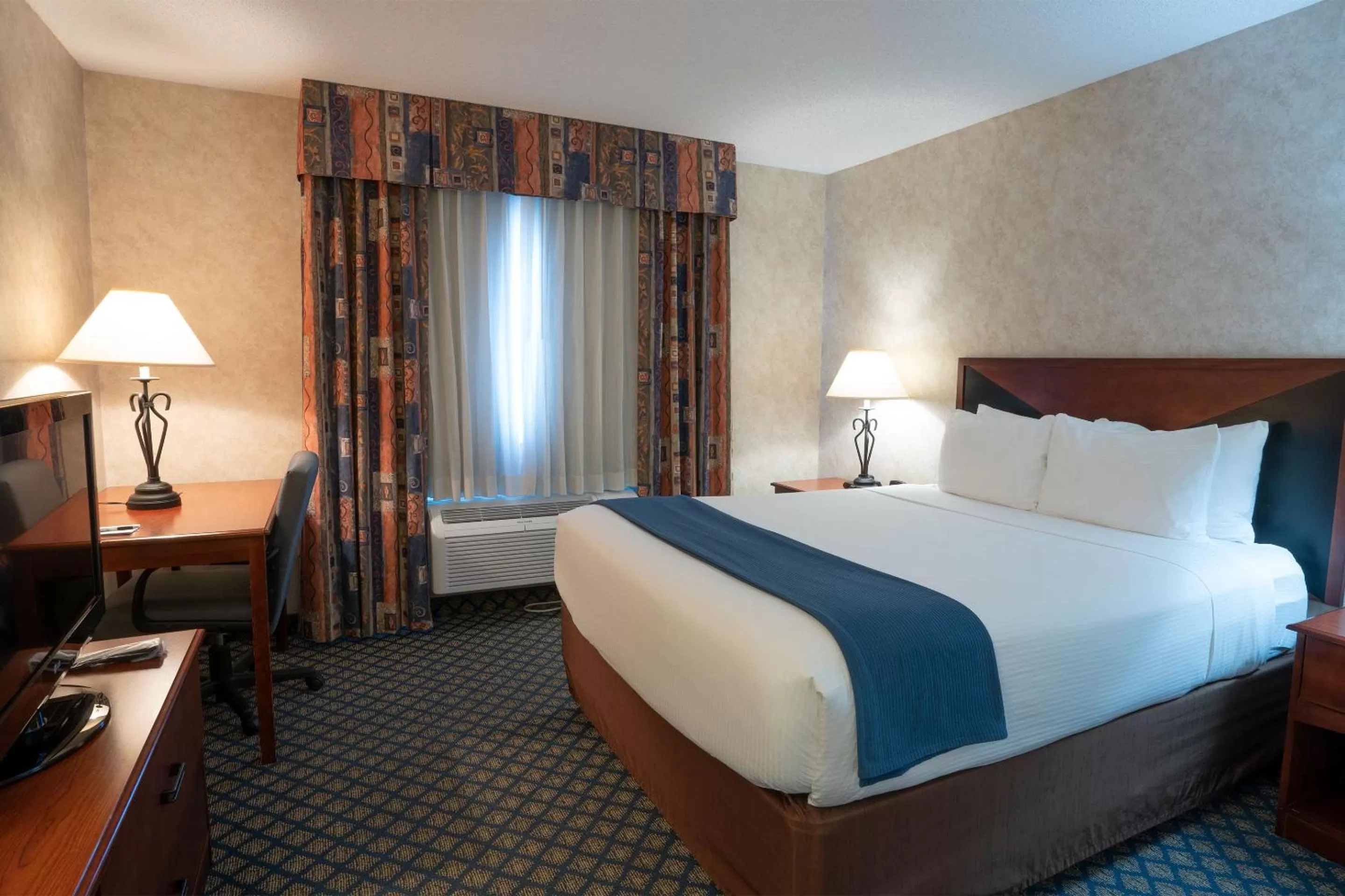 Bed in Miles City Hotel & Suites