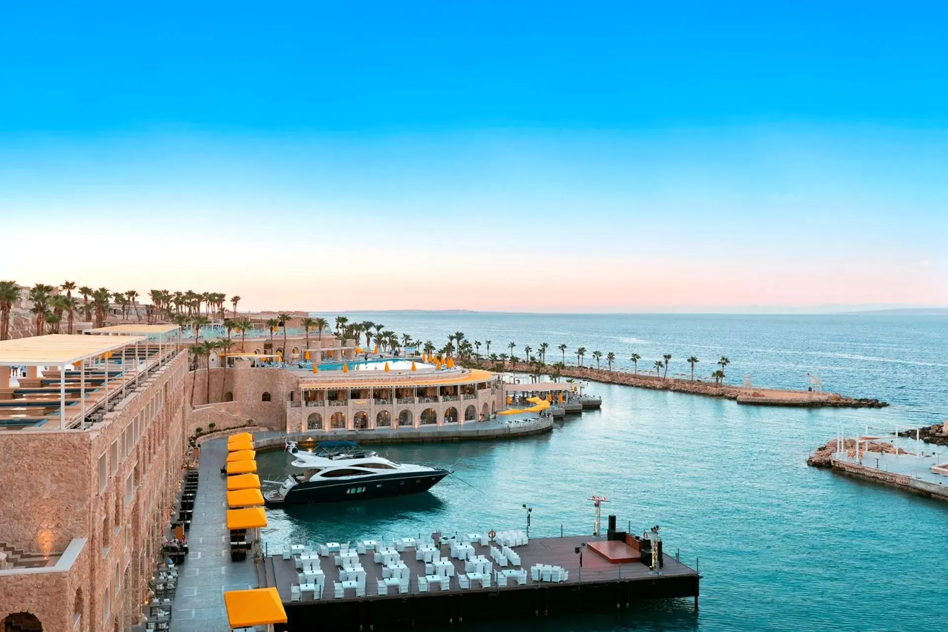 Beach in Pickalbatros Citadel Resort Sahl Hasheesh